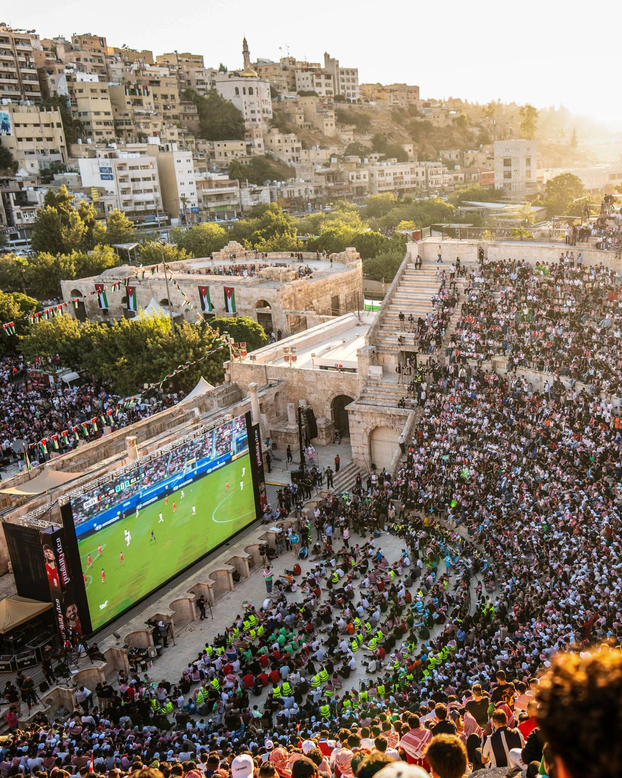 Il Mondiale 2026 è diventato anche il Mondiale dei watch party Dall'Anfiteatro Romano di Amman ai kayak di Toronto, passando per Seoul, Gaza e New York