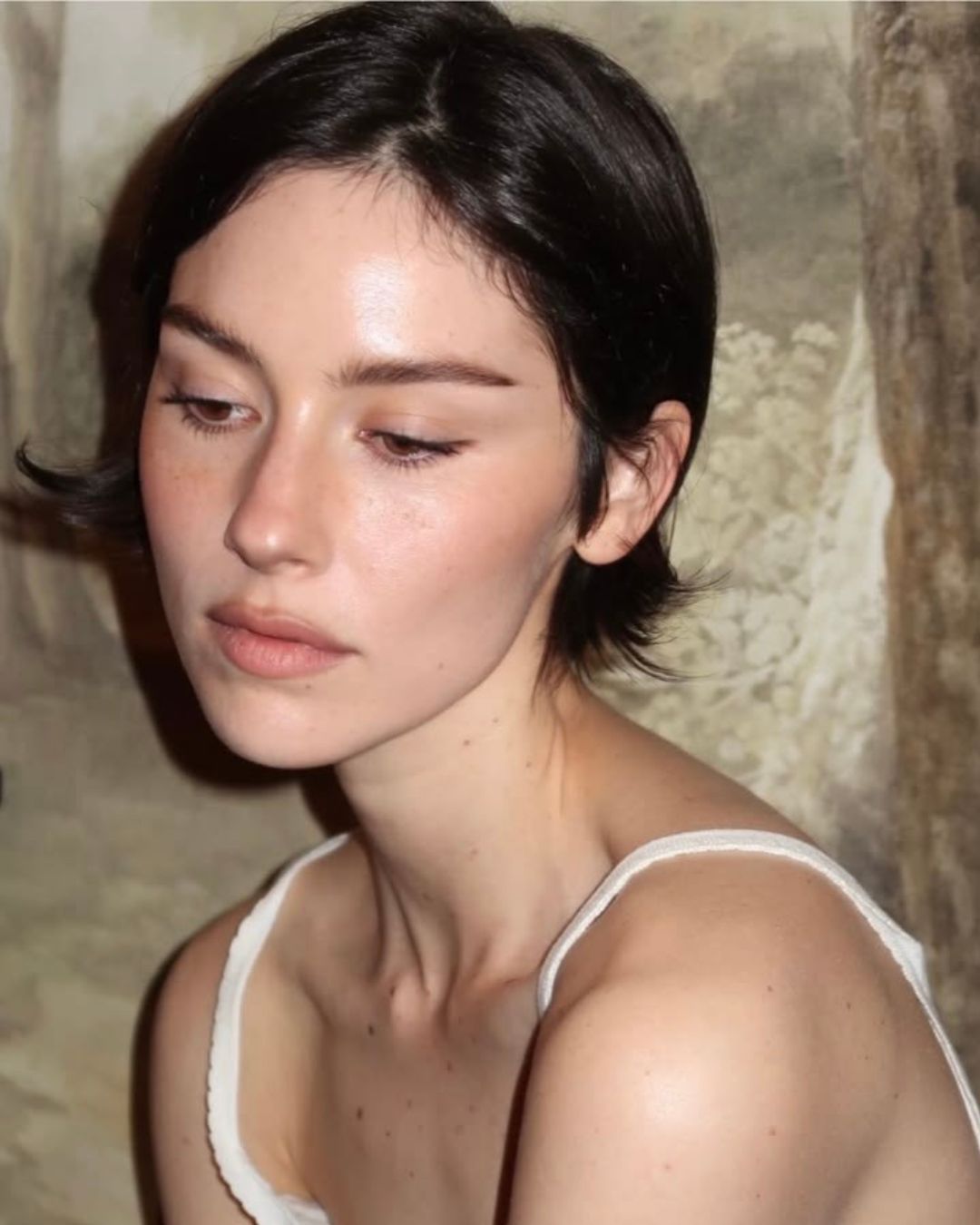 The bixie cut confirms itself as the haircut of the summer season Thank you Gracie Abrams
