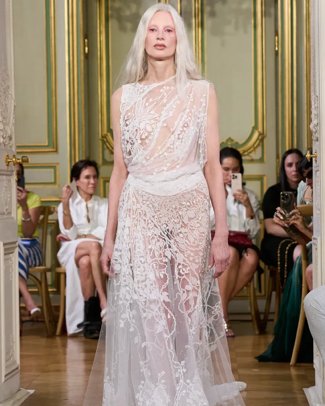 Standing Ground e Rahul Mishra portano a Parigi un nuovo modo di fare Couture Tutto quello che c'è da sapere sui due brand