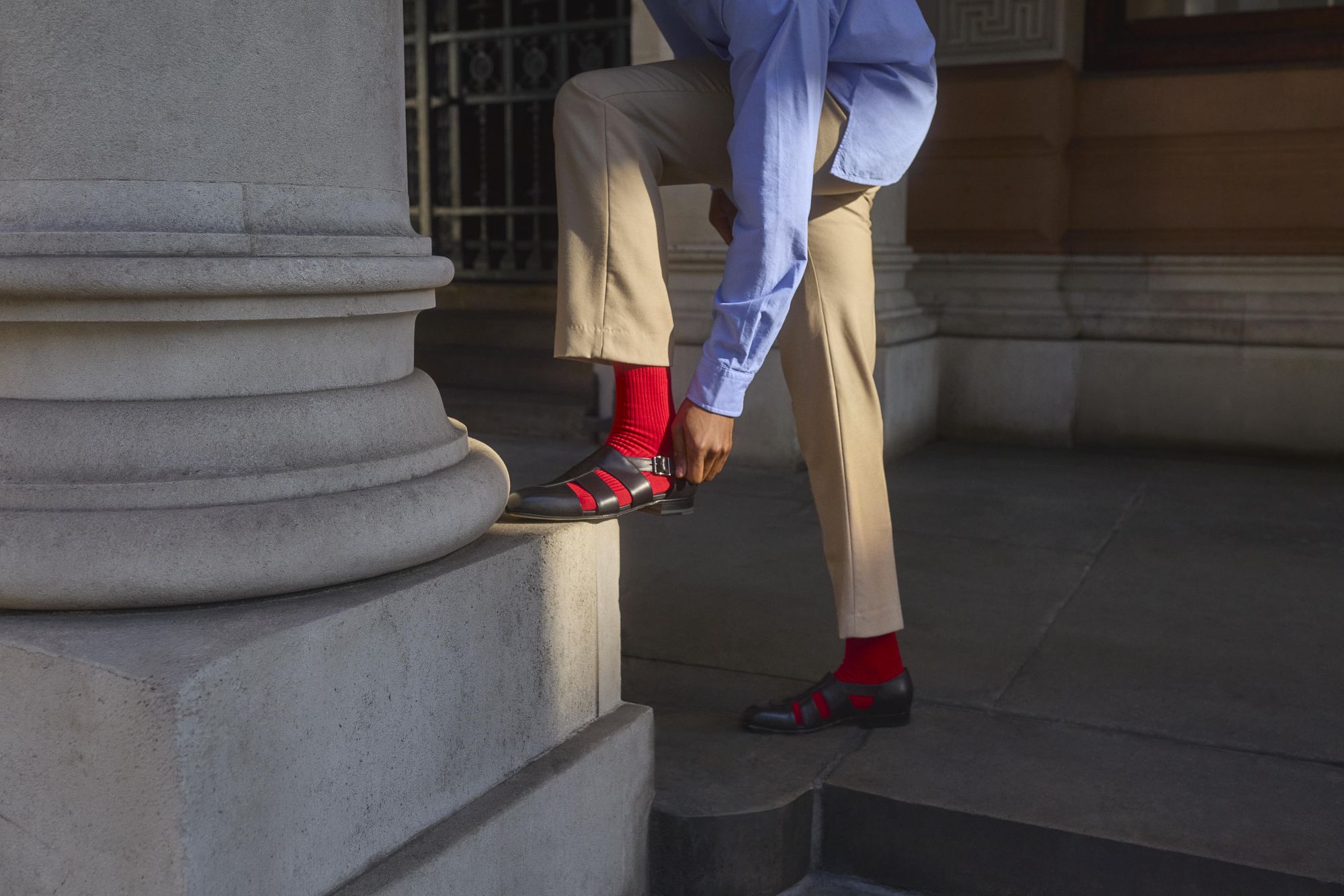 «Milano ti insegna a guardare»: una passeggiata con Kristina Blahnik nei luoghi di Manolo Tra manifattura, memoria e identità europea, il racconto di una città che ha contribuito a definire il linguaggio di Manolo Blahnik. | Image 626063