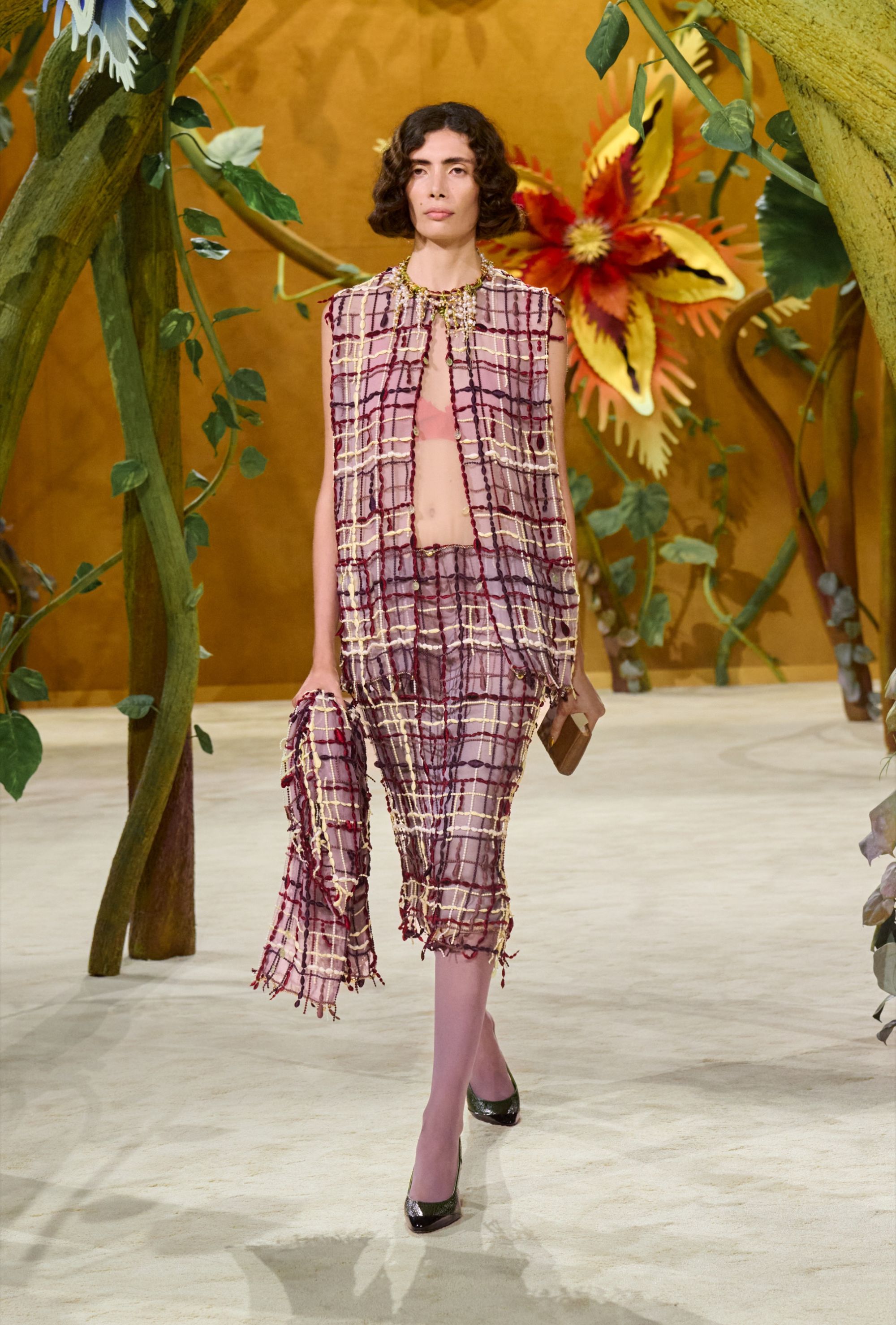 Spaventapasseri e fate attraversano la Chanel Couture 2027 La narrativa Blazy continua in un nuovo mondo, questa volta quello delle fate | Image 626017