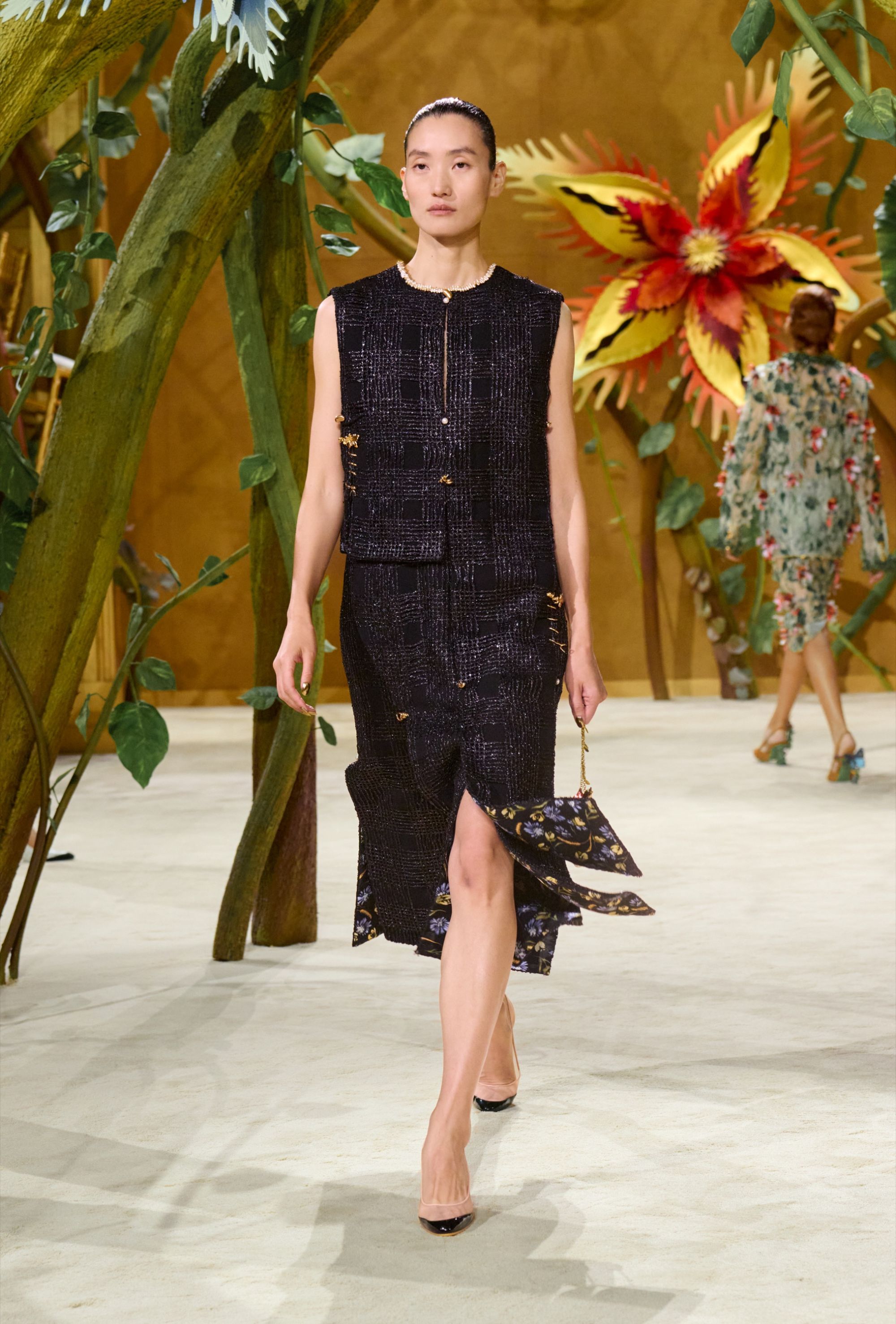 Spaventapasseri e fate attraversano la Chanel Couture 2027 La narrativa Blazy continua in un nuovo mondo, questa volta quello delle fate | Image 626006