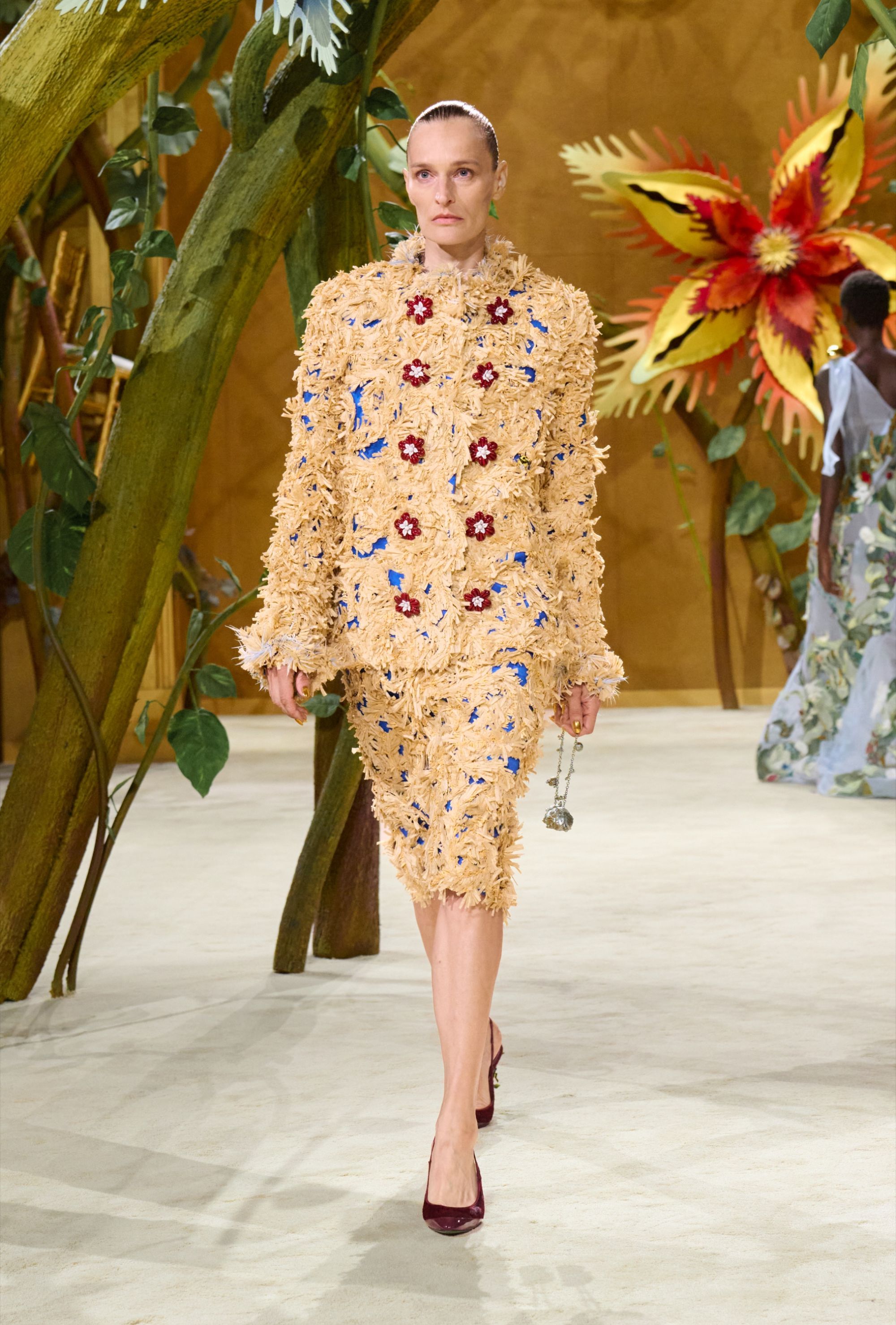 Spaventapasseri e fate attraversano la Chanel Couture 2027 La narrativa Blazy continua in un nuovo mondo, questa volta quello delle fate | Image 626005