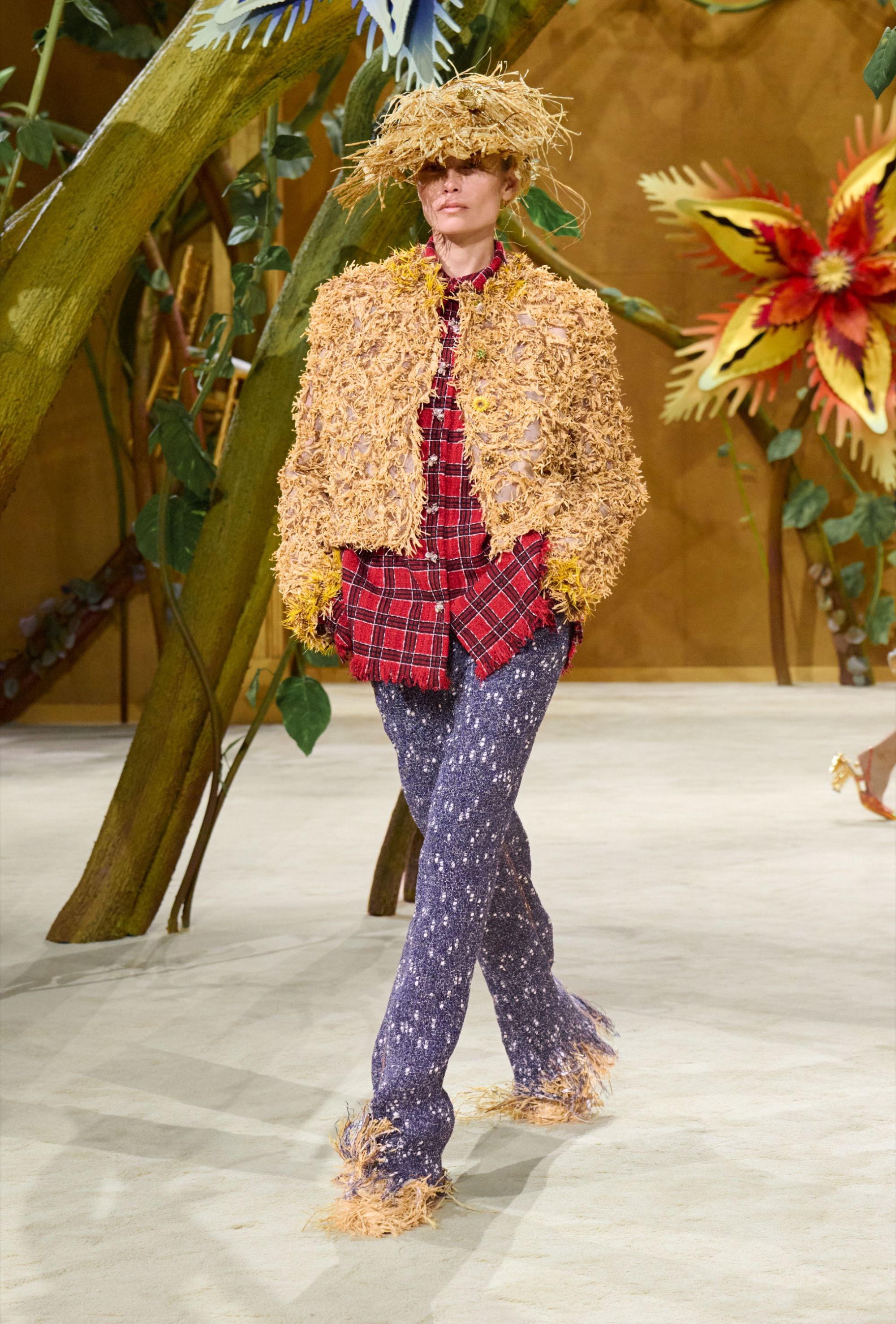 Spaventapasseri e fate attraversano la Chanel Couture 2027 La narrativa Blazy continua in un nuovo mondo, questa volta quello delle fate | Image 626003