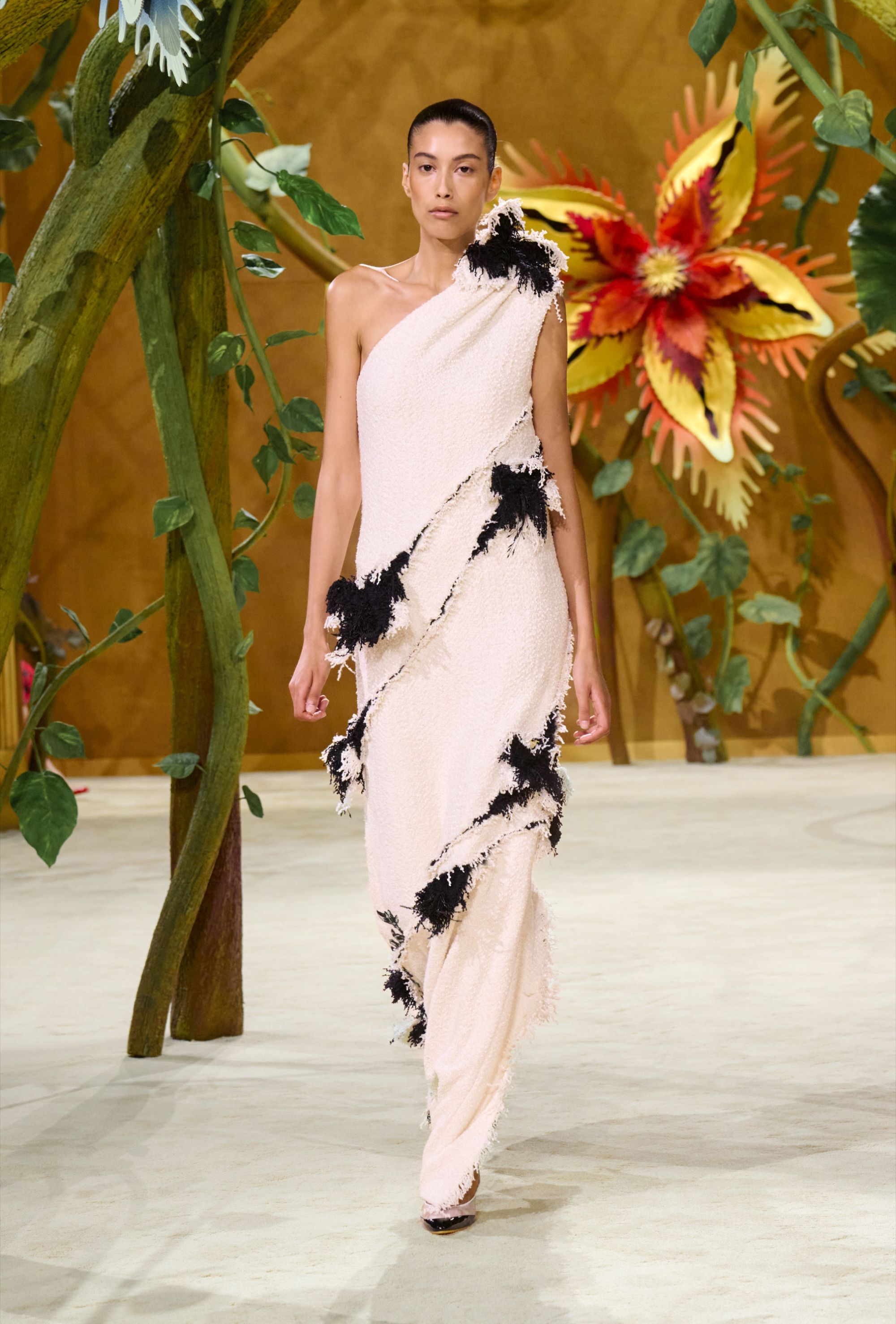 Spaventapasseri e fate attraversano la Chanel Couture 2027 La narrativa Blazy continua in un nuovo mondo, questa volta quello delle fate | Image 626000
