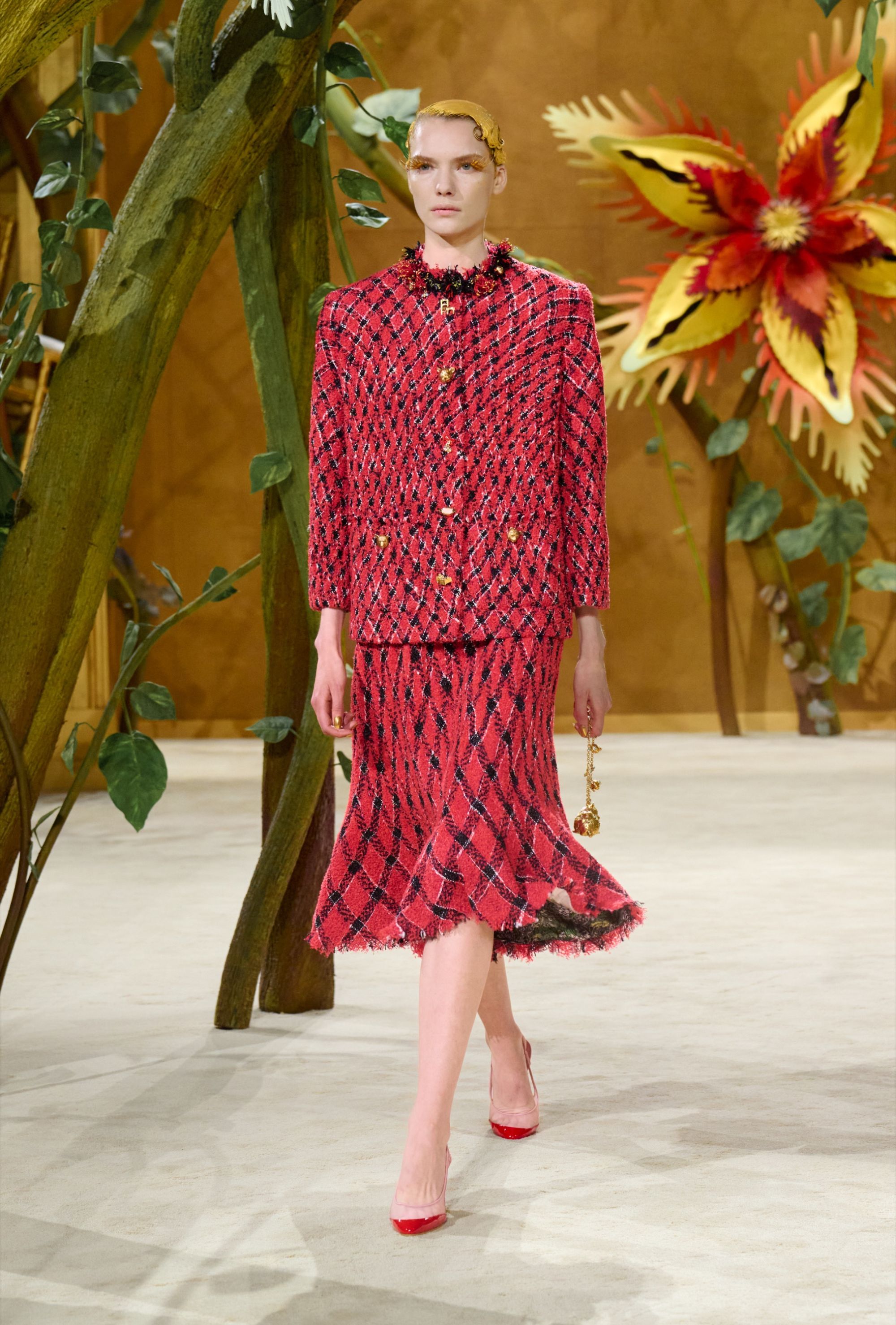 Spaventapasseri e fate attraversano la Chanel Couture 2027 La narrativa Blazy continua in un nuovo mondo, questa volta quello delle fate | Image 625999