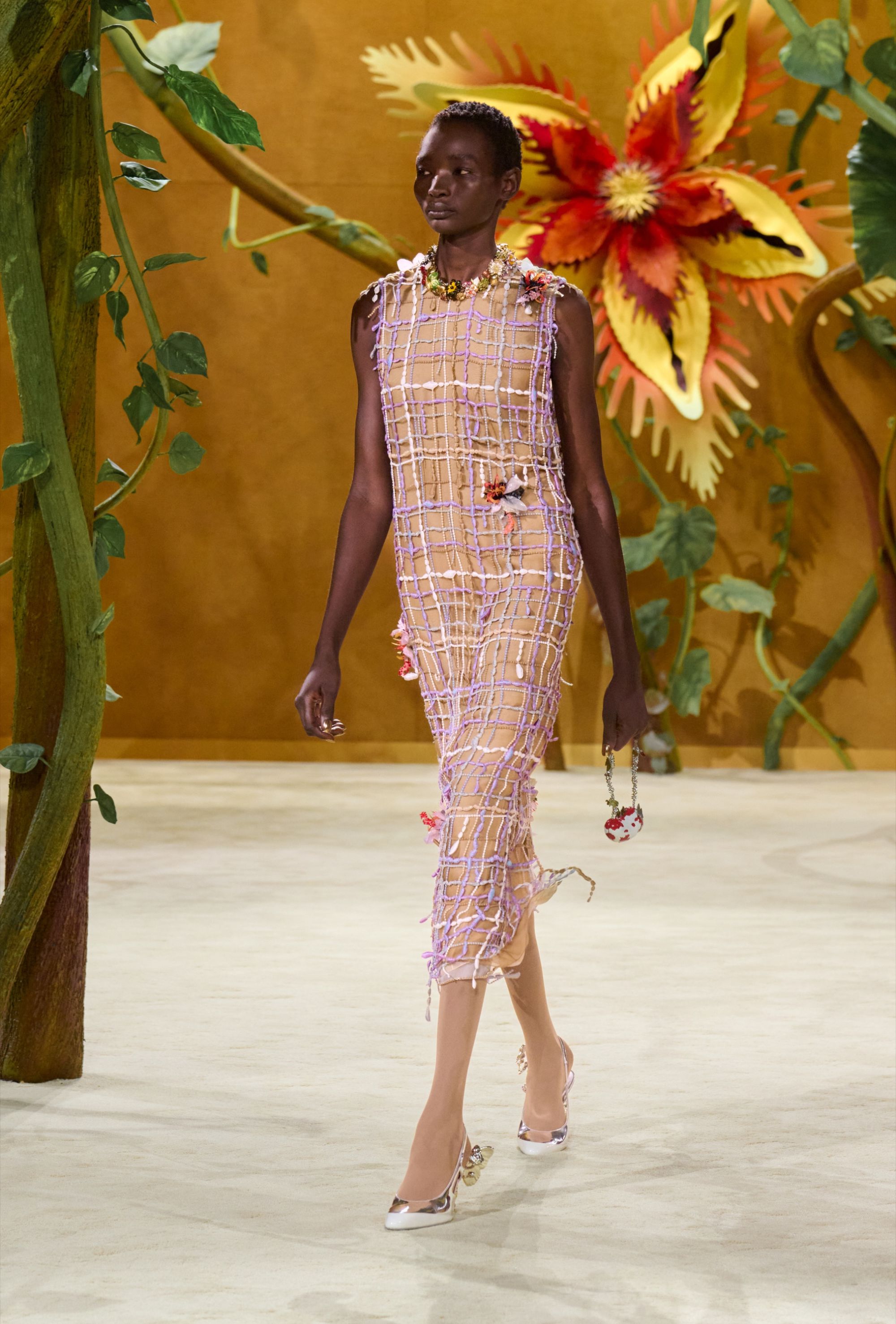 Spaventapasseri e fate attraversano la Chanel Couture 2027 La narrativa Blazy continua in un nuovo mondo, questa volta quello delle fate | Image 626016