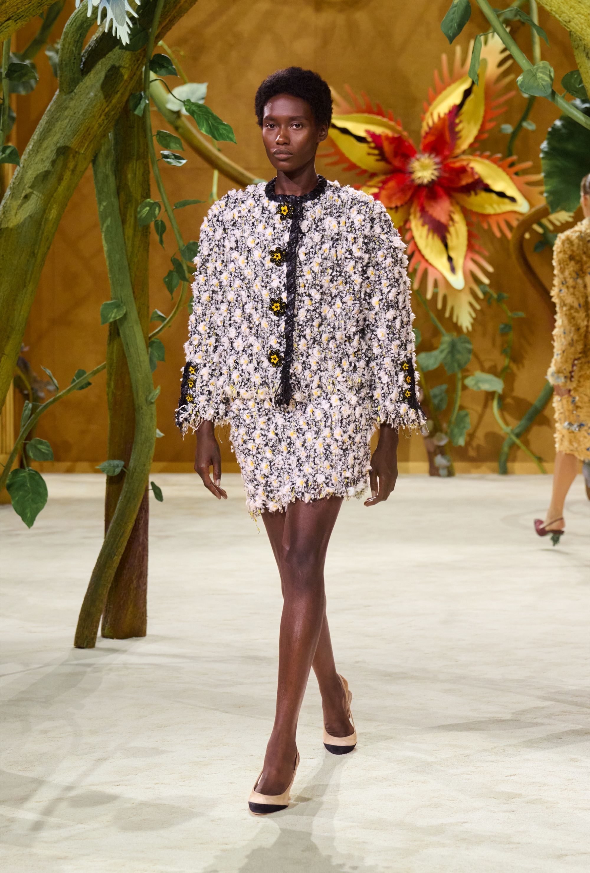 Spaventapasseri e fate attraversano la Chanel Couture 2027 La narrativa Blazy continua in un nuovo mondo, questa volta quello delle fate | Image 626036