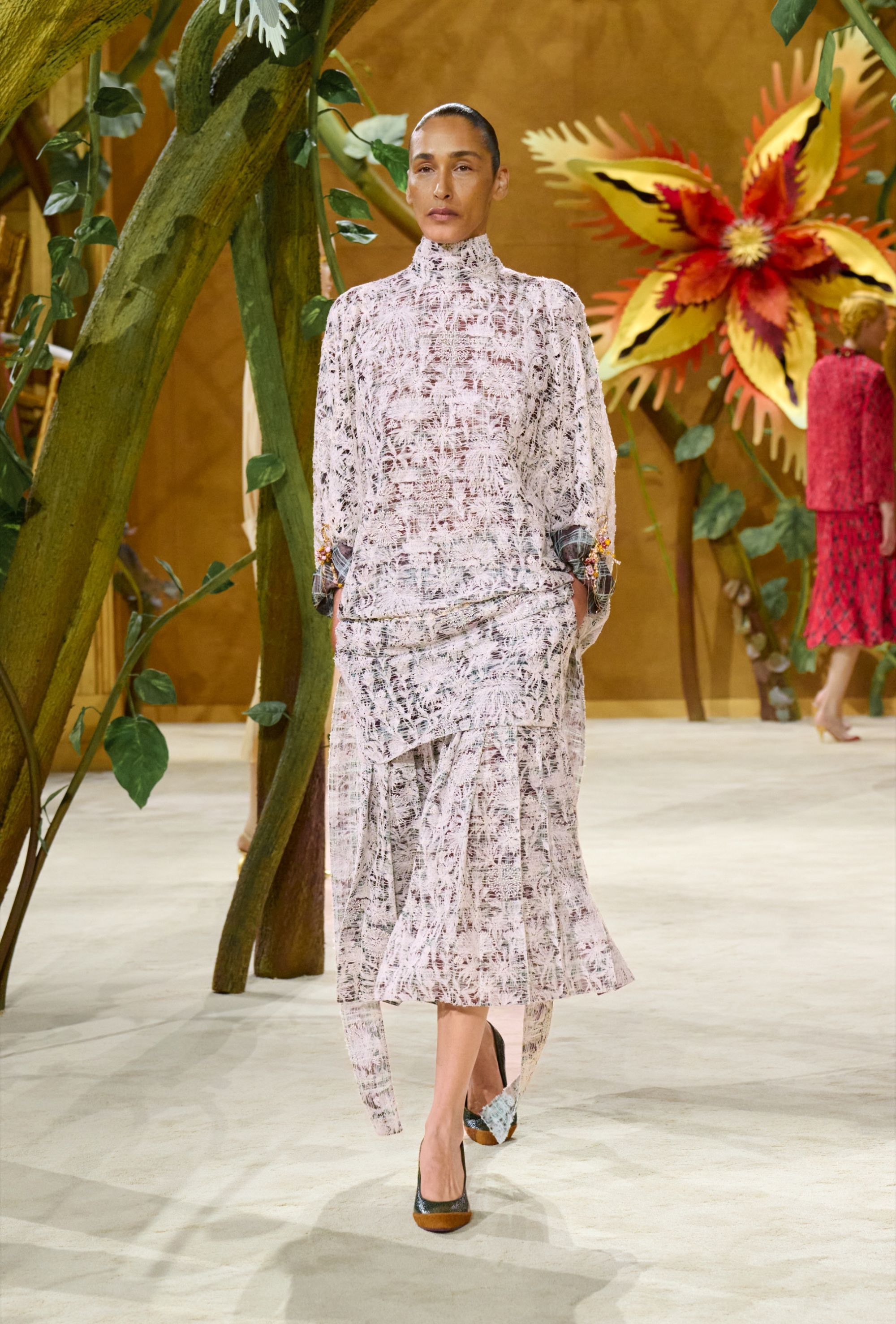 Spaventapasseri e fate attraversano la Chanel Couture 2027 La narrativa Blazy continua in un nuovo mondo, questa volta quello delle fate | Image 626028