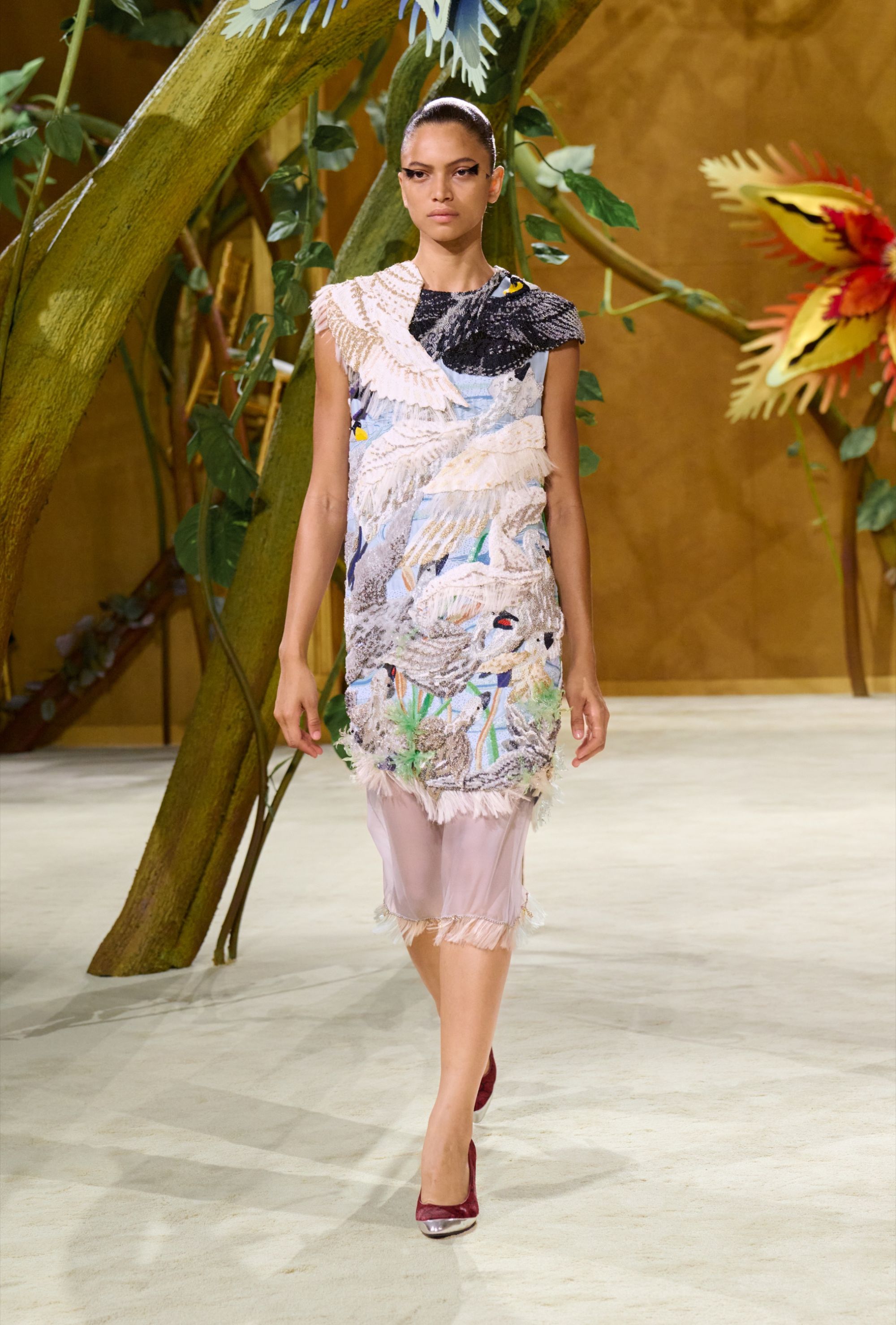 Spaventapasseri e fate attraversano la Chanel Couture 2027 La narrativa Blazy continua in un nuovo mondo, questa volta quello delle fate | Image 626024