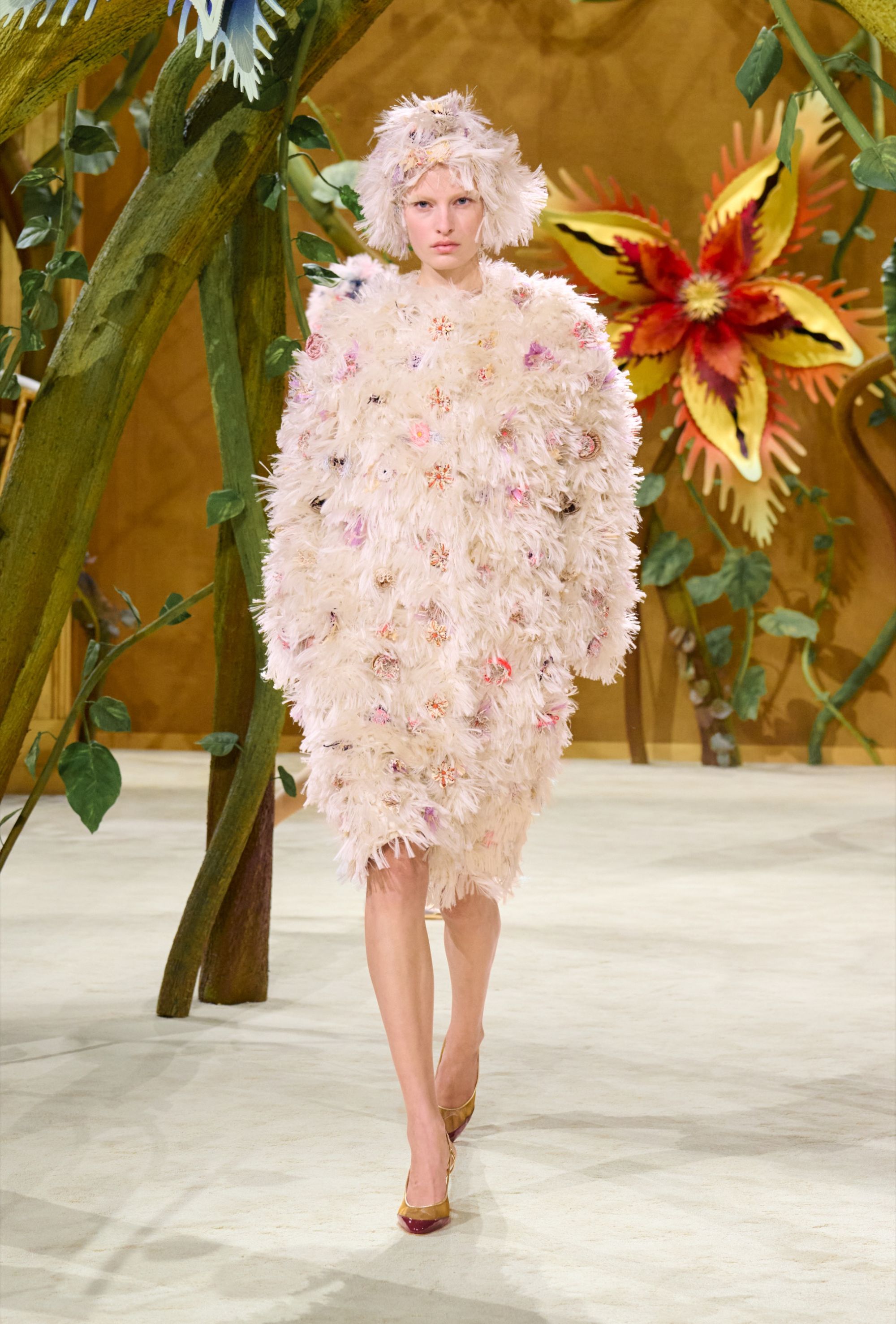 Spaventapasseri e fate attraversano la Chanel Couture 2027 La narrativa Blazy continua in un nuovo mondo, questa volta quello delle fate | Image 626023