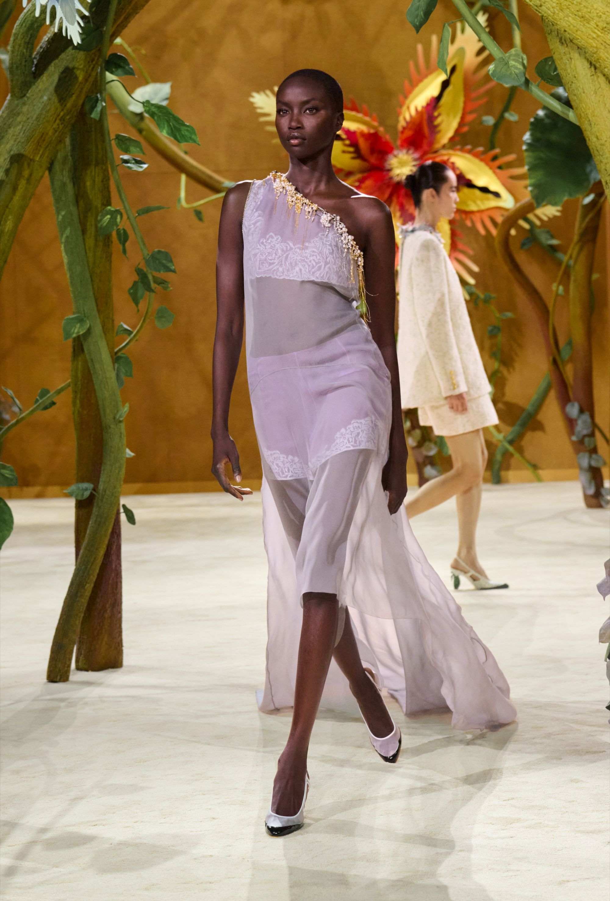 Spaventapasseri e fate attraversano la Chanel Couture 2027 La narrativa Blazy continua in un nuovo mondo, questa volta quello delle fate | Image 626021
