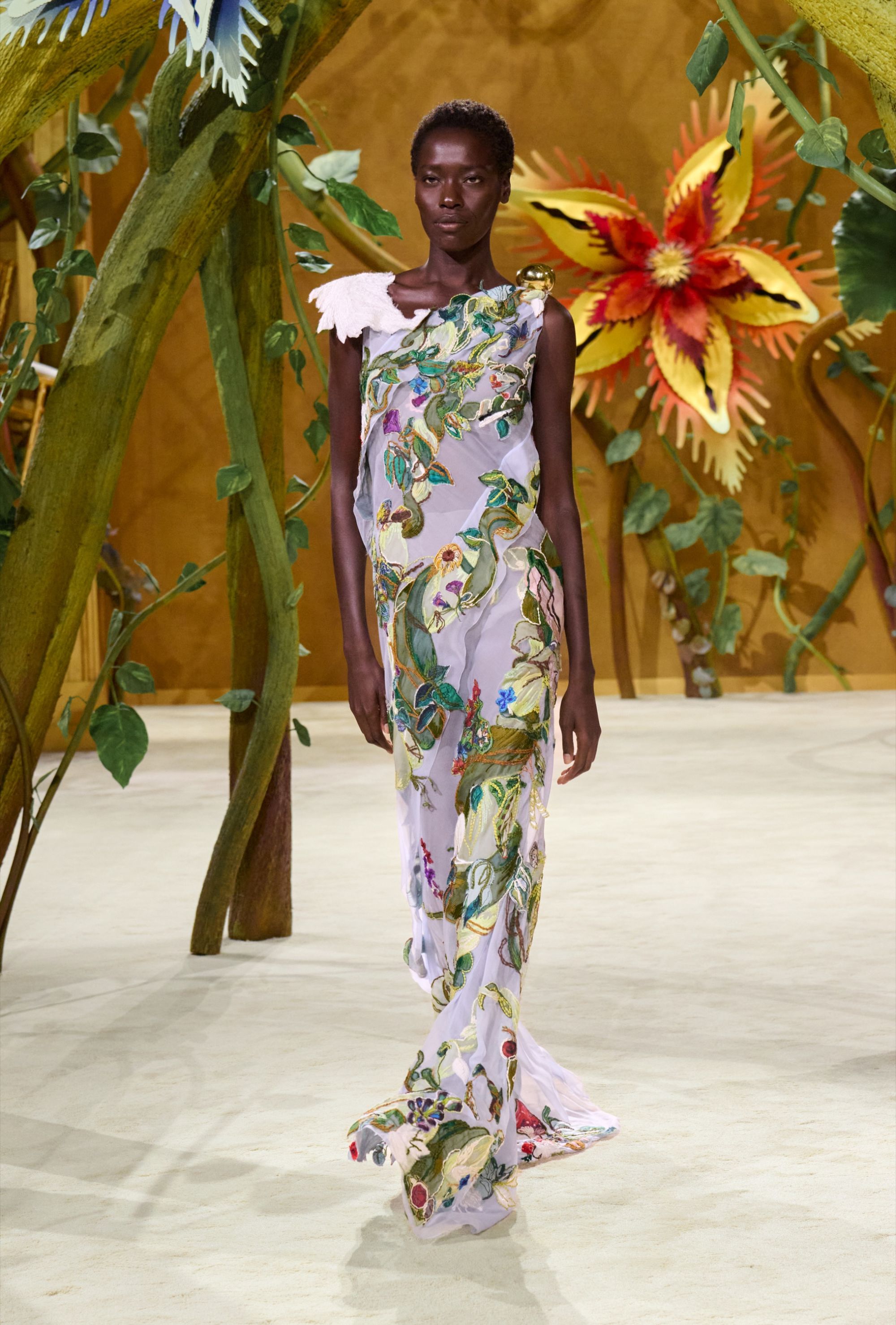 Spaventapasseri e fate attraversano la Chanel Couture 2027 La narrativa Blazy continua in un nuovo mondo, questa volta quello delle fate | Image 626014