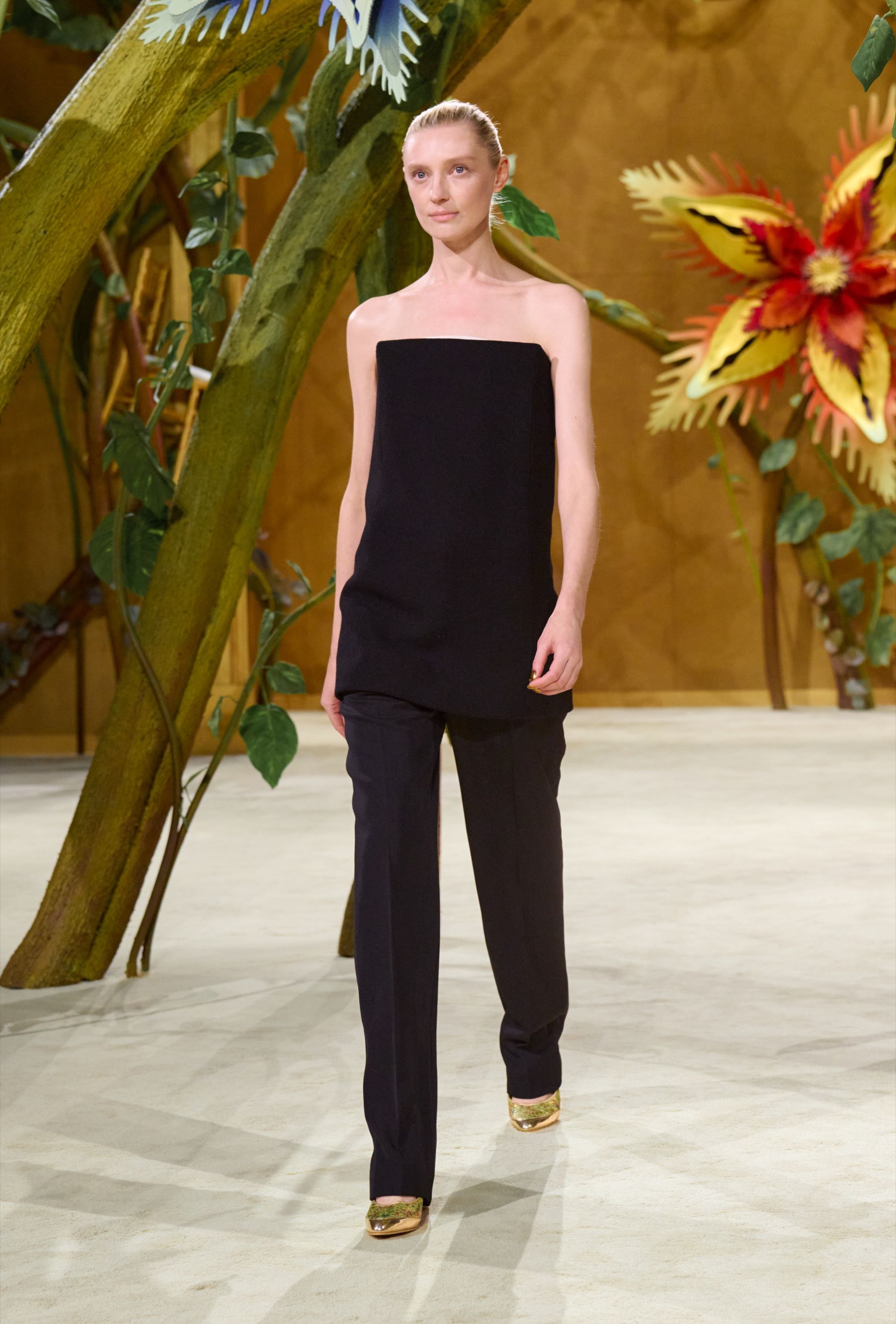 Spaventapasseri e fate attraversano la Chanel Couture 2027 La narrativa Blazy continua in un nuovo mondo, questa volta quello delle fate | Image 626051