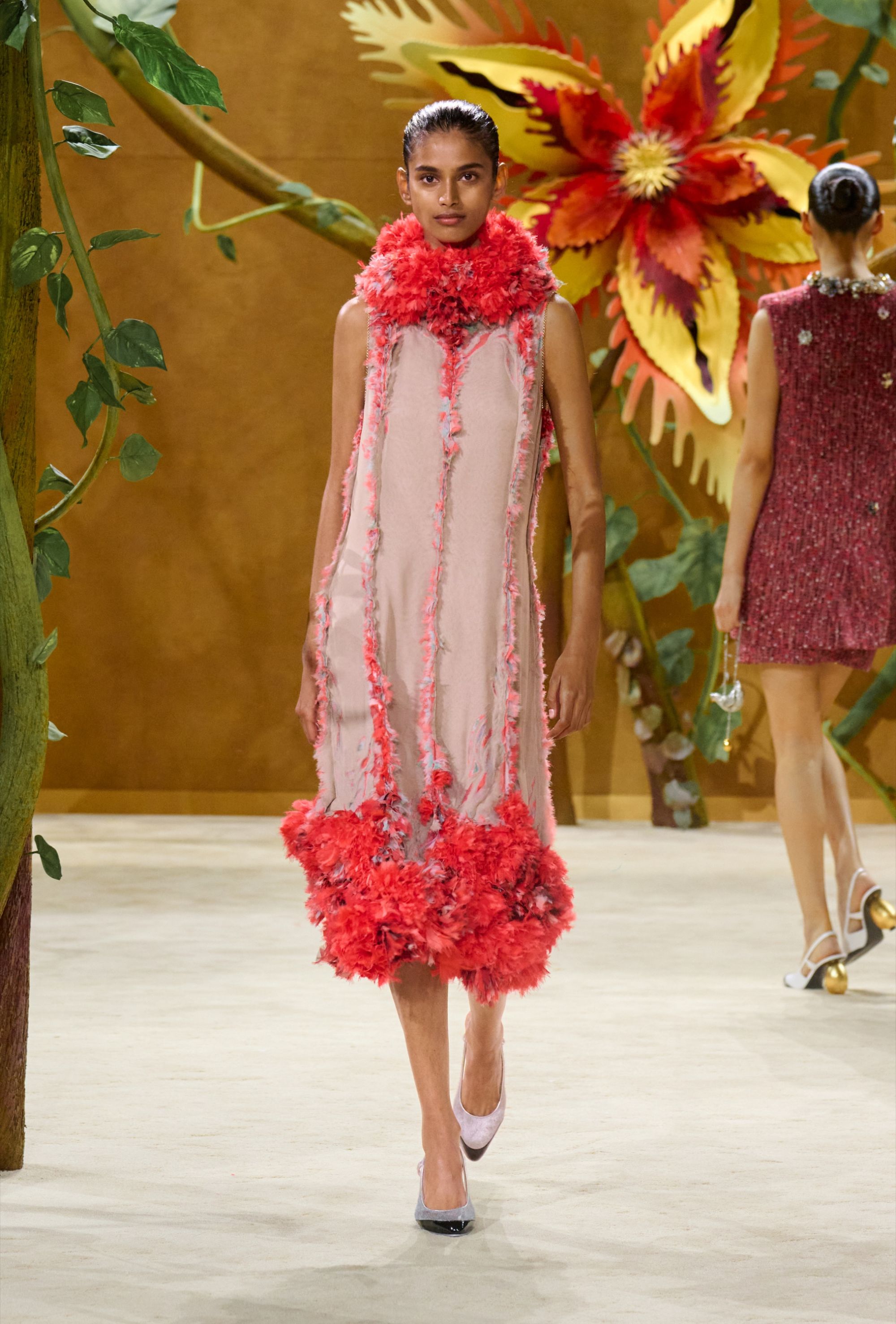 Spaventapasseri e fate attraversano la Chanel Couture 2027 La narrativa Blazy continua in un nuovo mondo, questa volta quello delle fate | Image 626047
