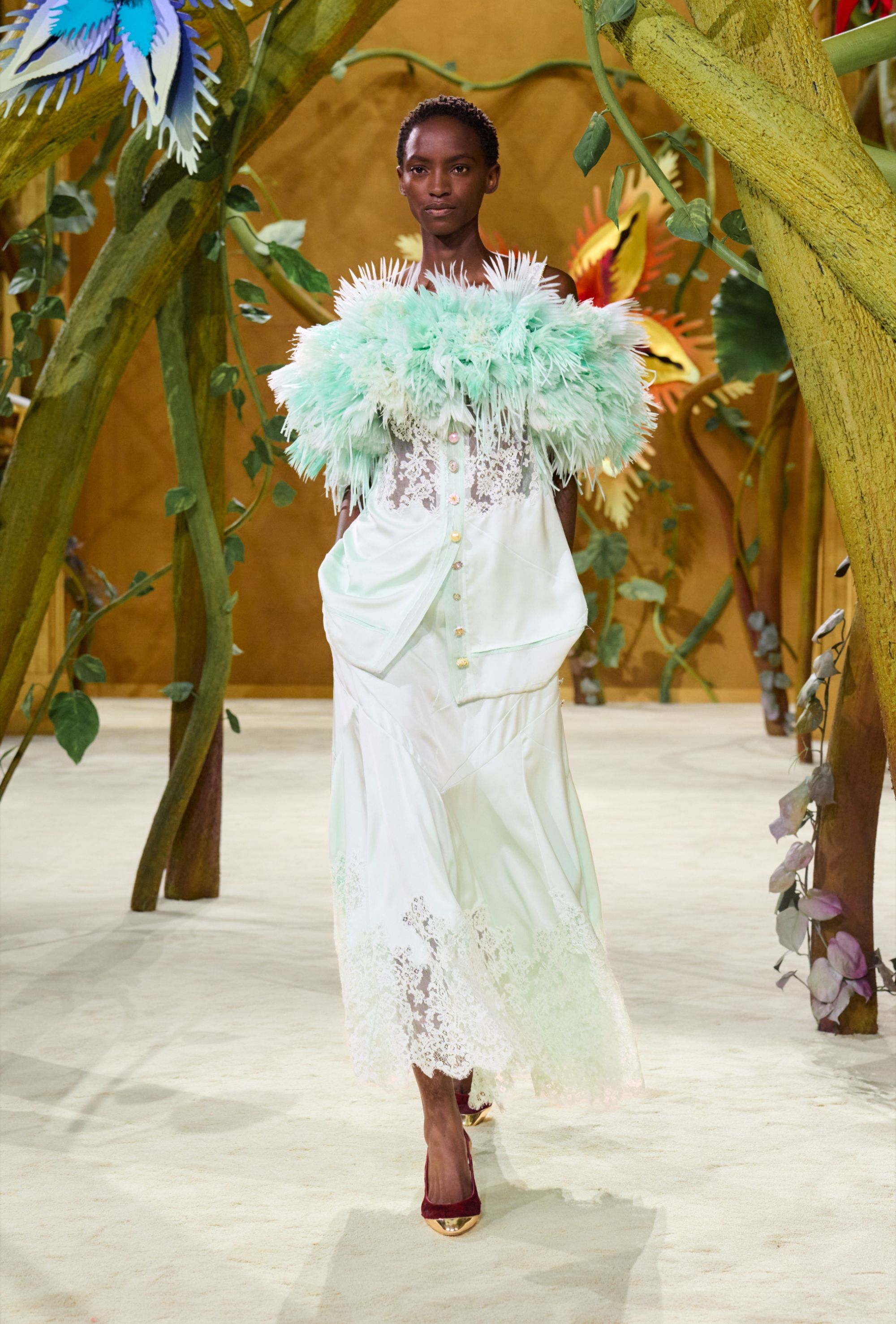 Spaventapasseri e fate attraversano la Chanel Couture 2027 La narrativa Blazy continua in un nuovo mondo, questa volta quello delle fate | Image 626043