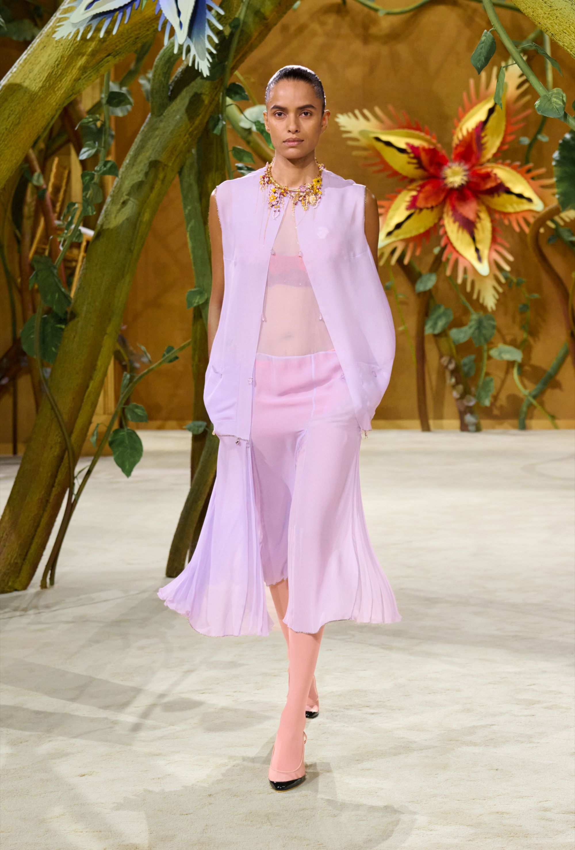 Spaventapasseri e fate attraversano la Chanel Couture 2027 La narrativa Blazy continua in un nuovo mondo, questa volta quello delle fate | Image 626013