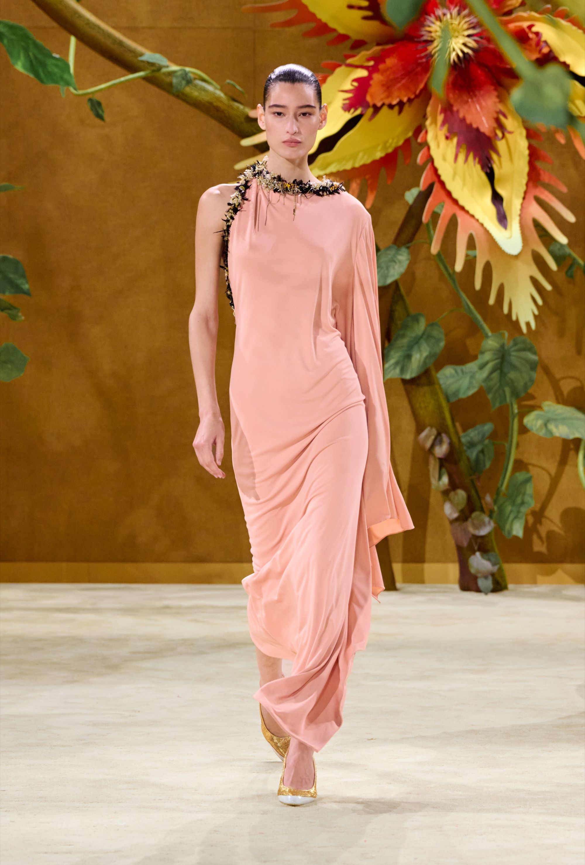 Spaventapasseri e fate attraversano la Chanel Couture 2027 La narrativa Blazy continua in un nuovo mondo, questa volta quello delle fate | Image 626058