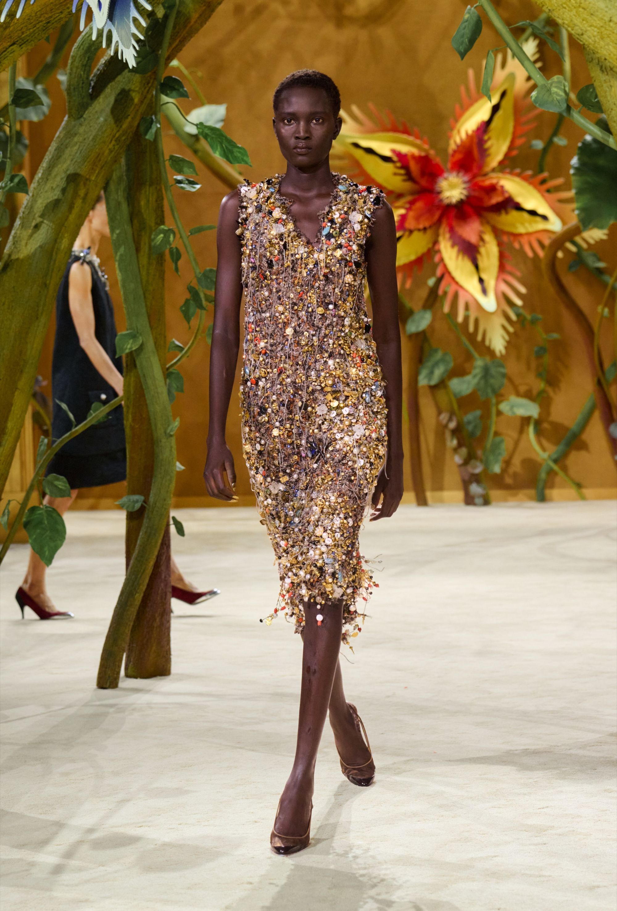 Spaventapasseri e fate attraversano la Chanel Couture 2027 La narrativa Blazy continua in un nuovo mondo, questa volta quello delle fate | Image 626056