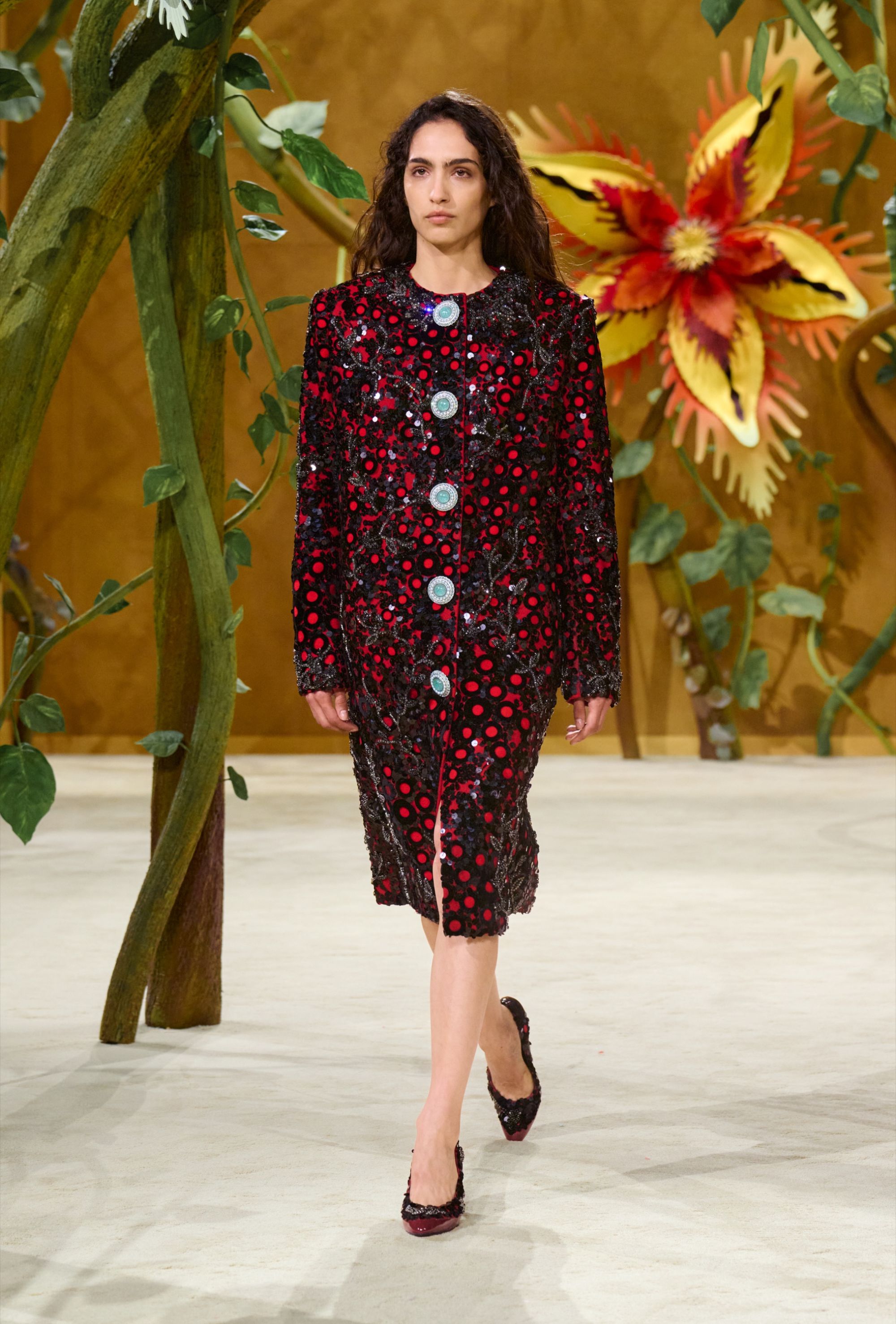 Spaventapasseri e fate attraversano la Chanel Couture 2027 La narrativa Blazy continua in un nuovo mondo, questa volta quello delle fate | Image 626054