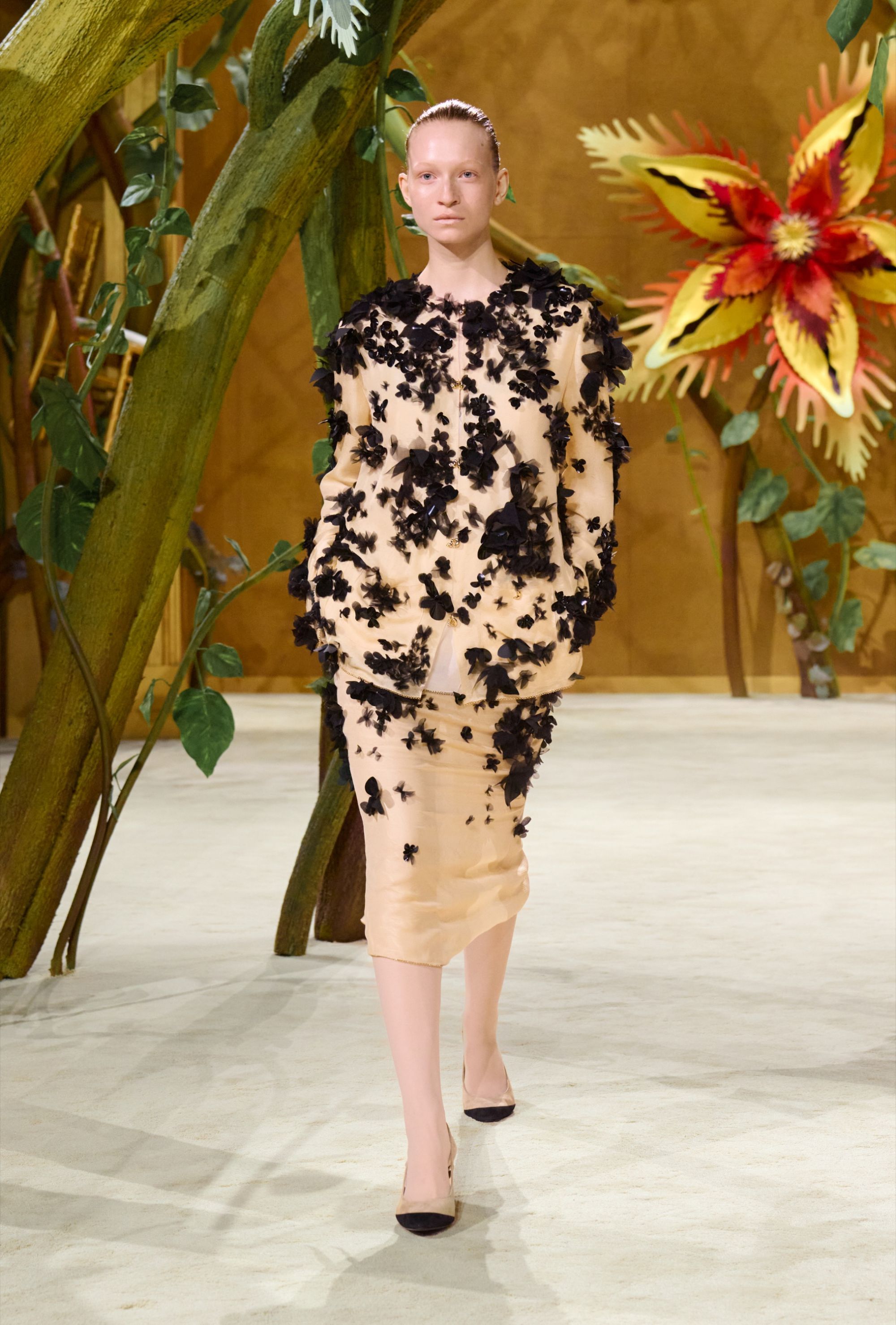 Spaventapasseri e fate attraversano la Chanel Couture 2027 La narrativa Blazy continua in un nuovo mondo, questa volta quello delle fate | Image 626011