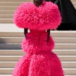 Balenciagas neue Couture ist wunderschön, aber reicht das? In einer übersättigten Modelandschaft ist das Fehlen einer Erzählung eine Schwäche