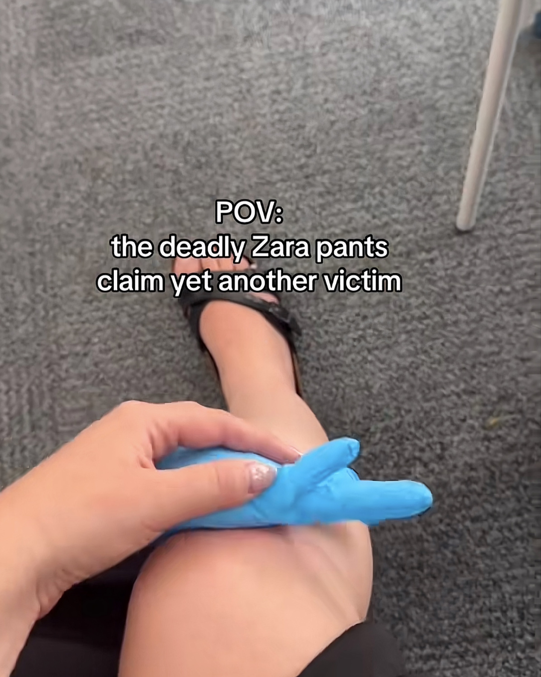 I pantaloni di Zara e altri articoli diventati virali in quanto difettosi  Pantaloni assassini, suole che si sbriciolano e rossetti mutanti