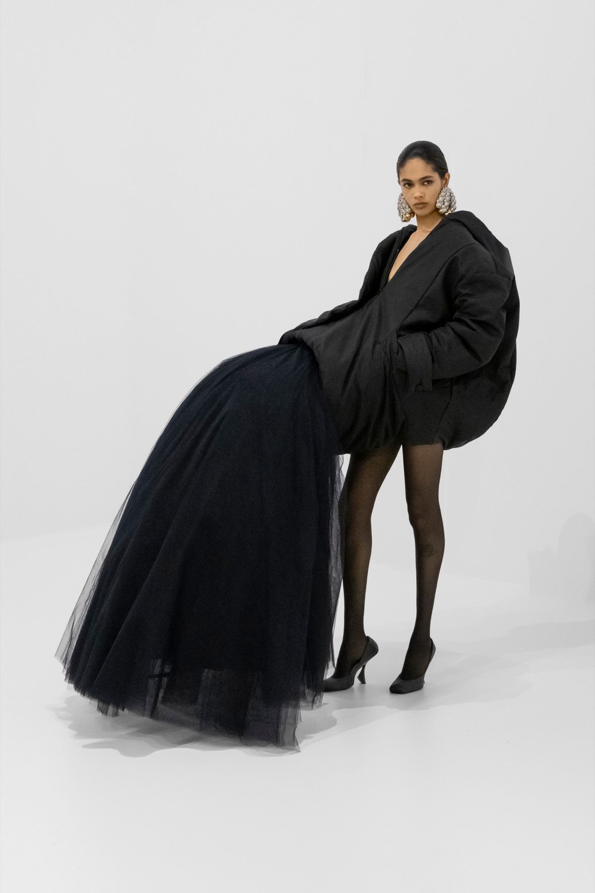 The Poetics of shapes and volumes in Jean Paul Gaultier's Couture 2027 Duran Lantik's debut collection is an ode to the brand's heritage and that of France as a whole | Image 626413