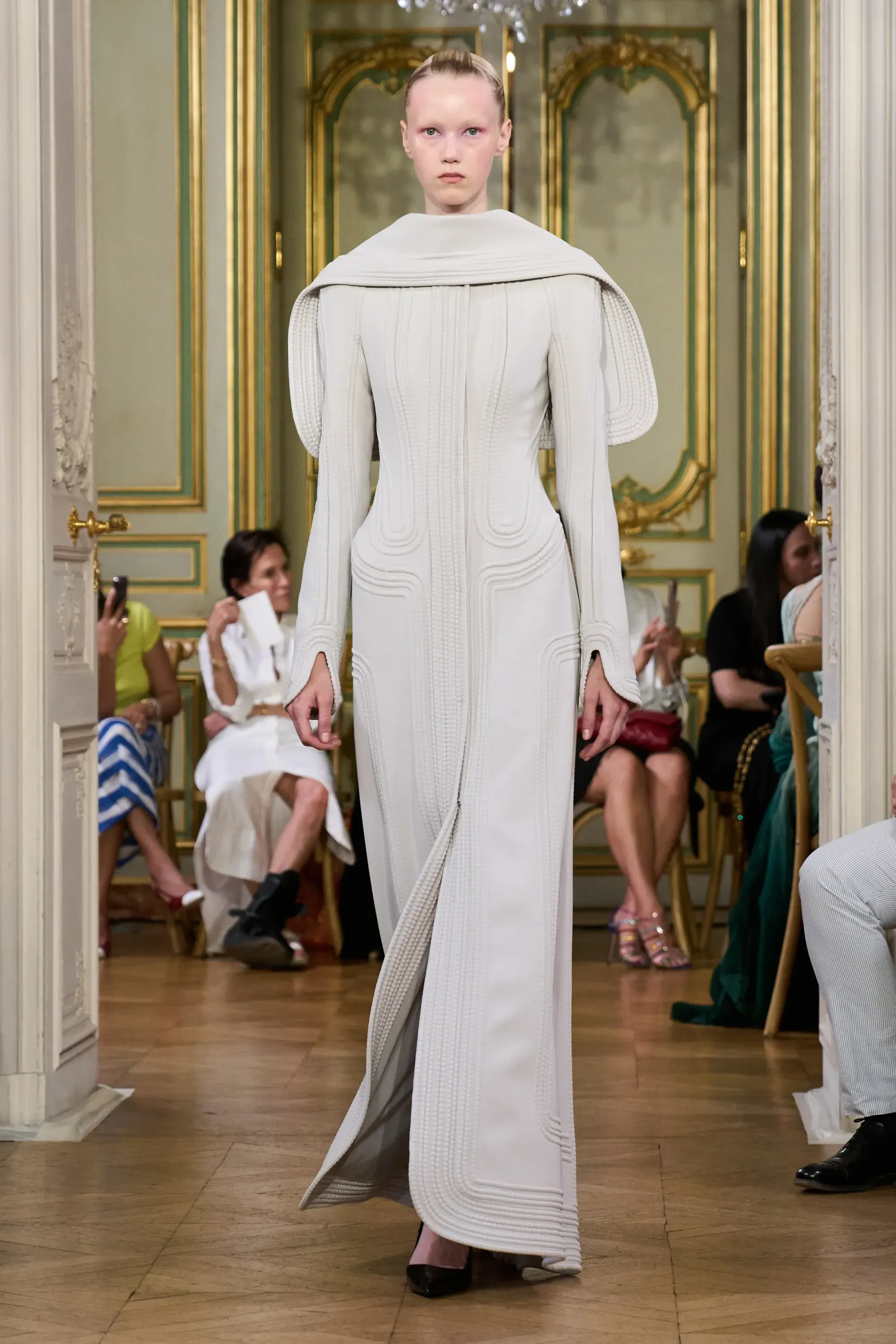 La mode se prépare aussi à l'Odyssée De Jonathan Anderson à Zendaya, les sculptures sont partout | Image 627120