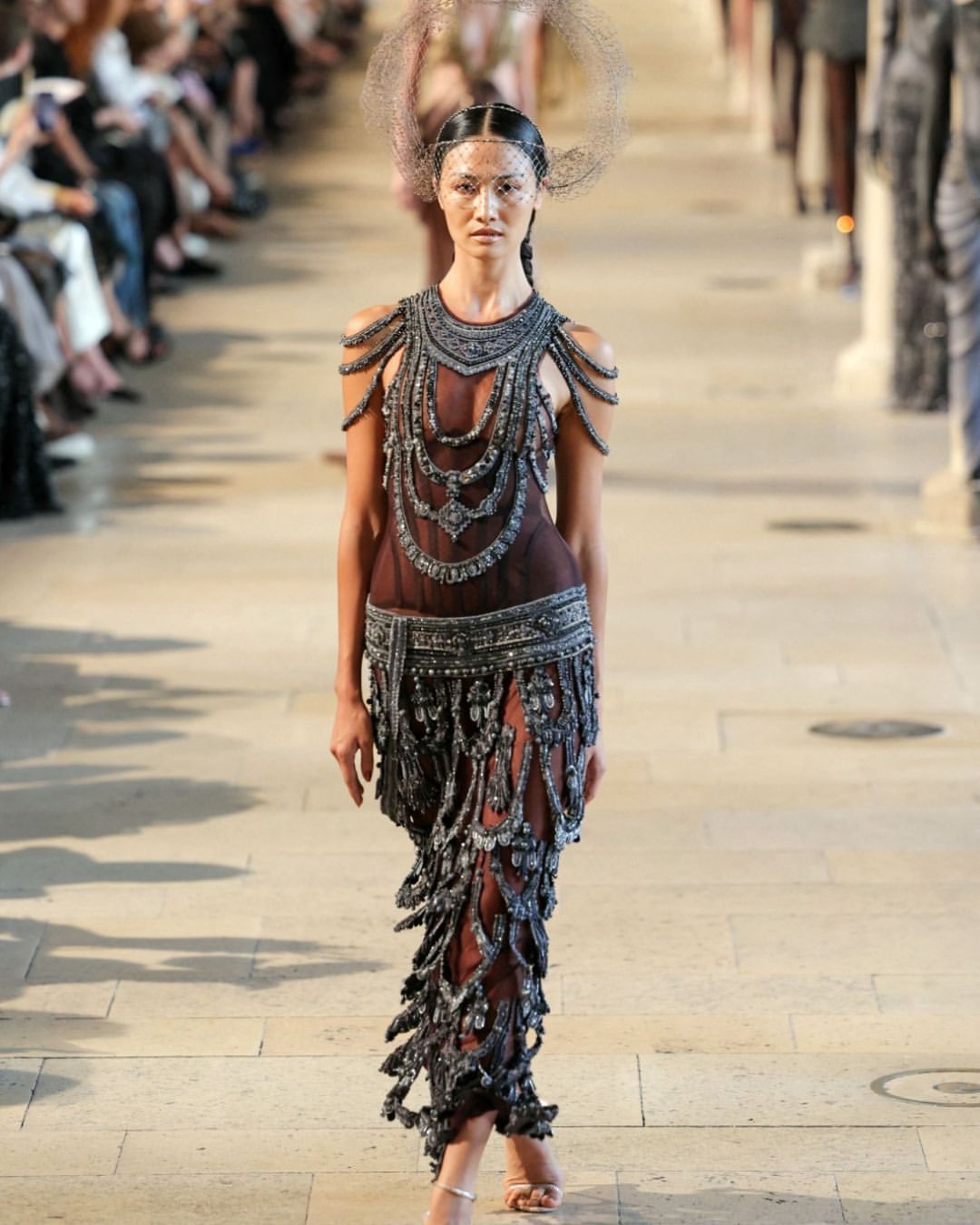 La mode se prépare aussi à l'Odyssée De Jonathan Anderson à Zendaya, les sculptures sont partout | Image 627083