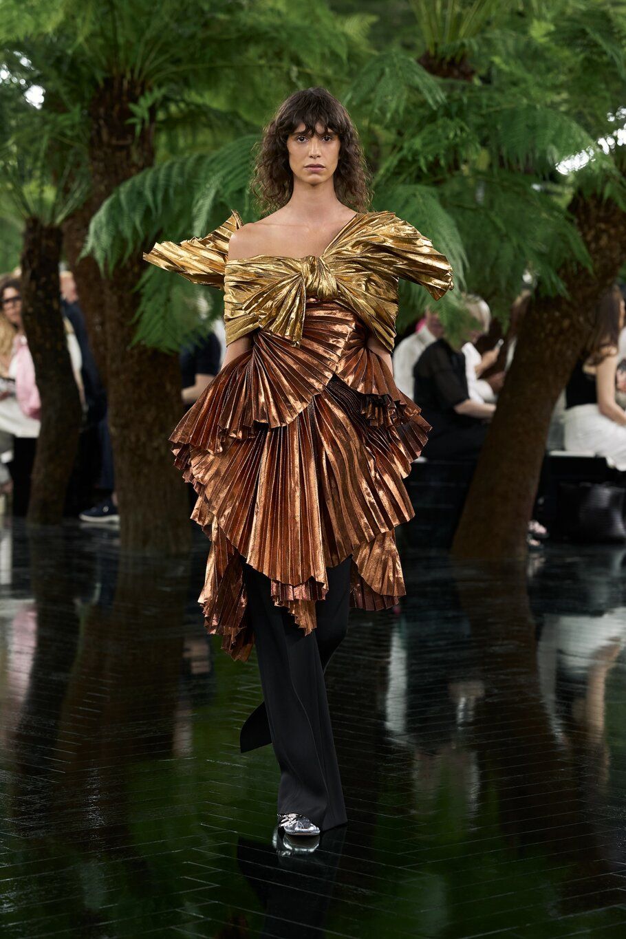 La mode se prépare aussi à l'Odyssée De Jonathan Anderson à Zendaya, les sculptures sont partout | Image 627076
