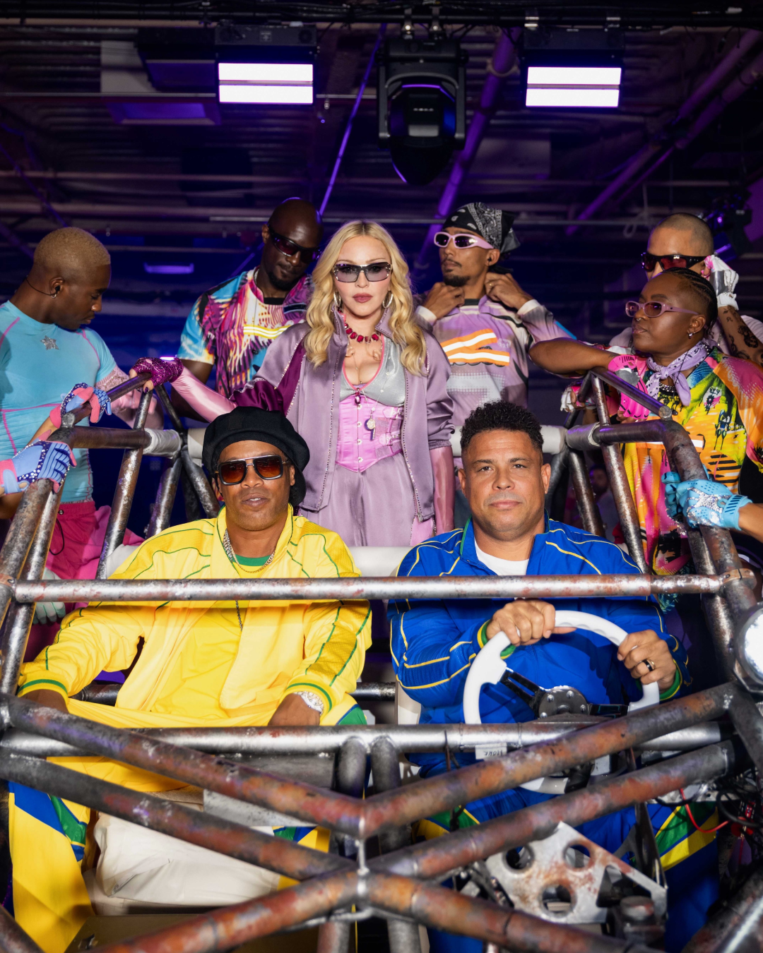 L’halftime show della finale dei Mondiali era un’americanata bella e buona Tra Madonna, i BTS, Justin Bieber, Shakira e un’apparizione speciale di Miss Piggy e Kermit la rana