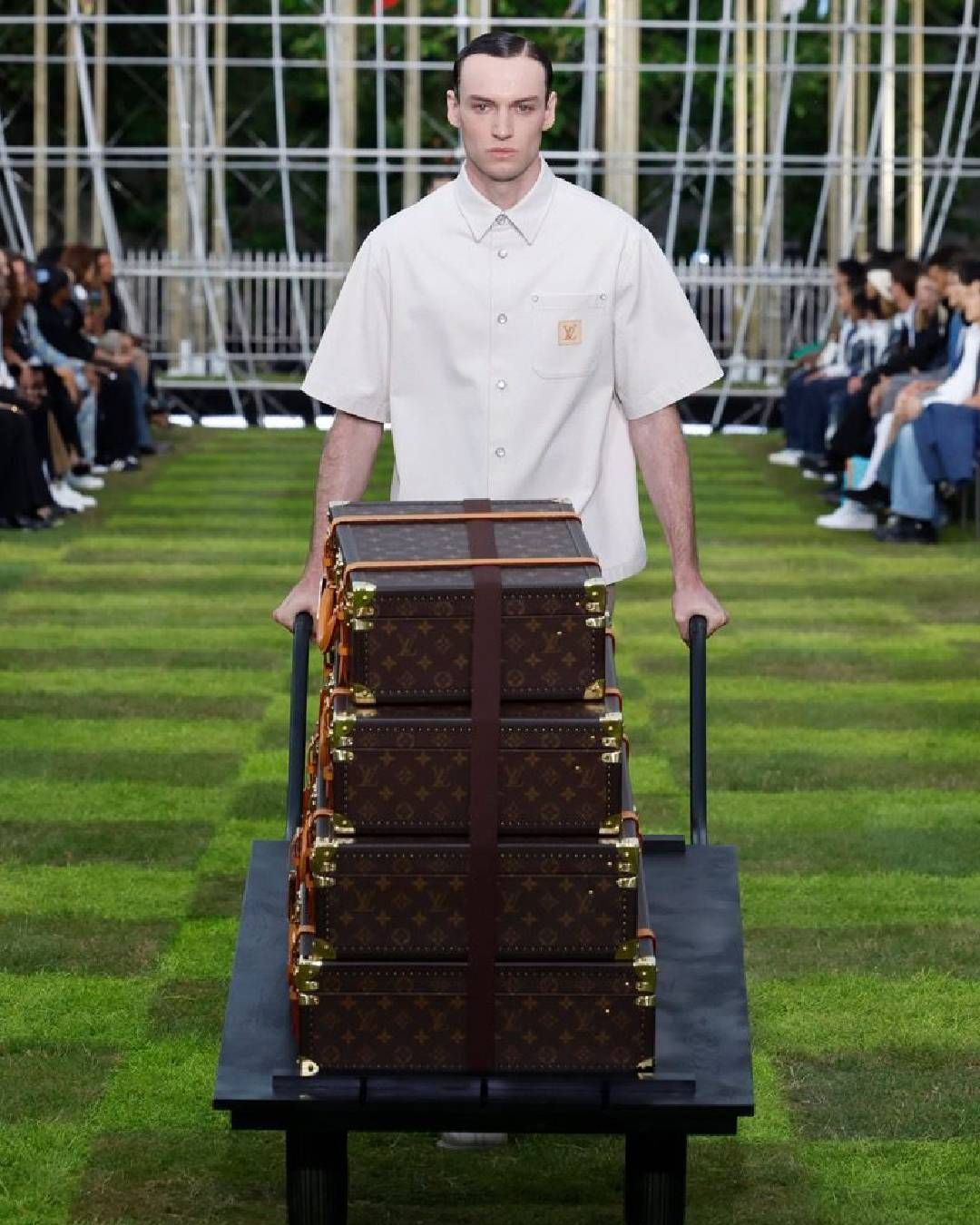Louis Vuitton remporte une bataille juridique contre un géant du thé chinois En cause, la célèbre fleur à quatre pétales