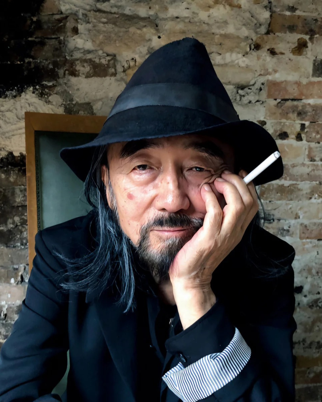 Sortie du livre rassemblant les dessins inédits de Yohji Yamamoto « Yamamoto Yohji Drawings » rassemble des croquis inédits retrouvés dans un entrepôt à Tokyo