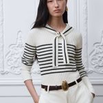 Perché i ricchi si vestono “alla marinara”? Storia di un outfit estivo, che estivo non sembra