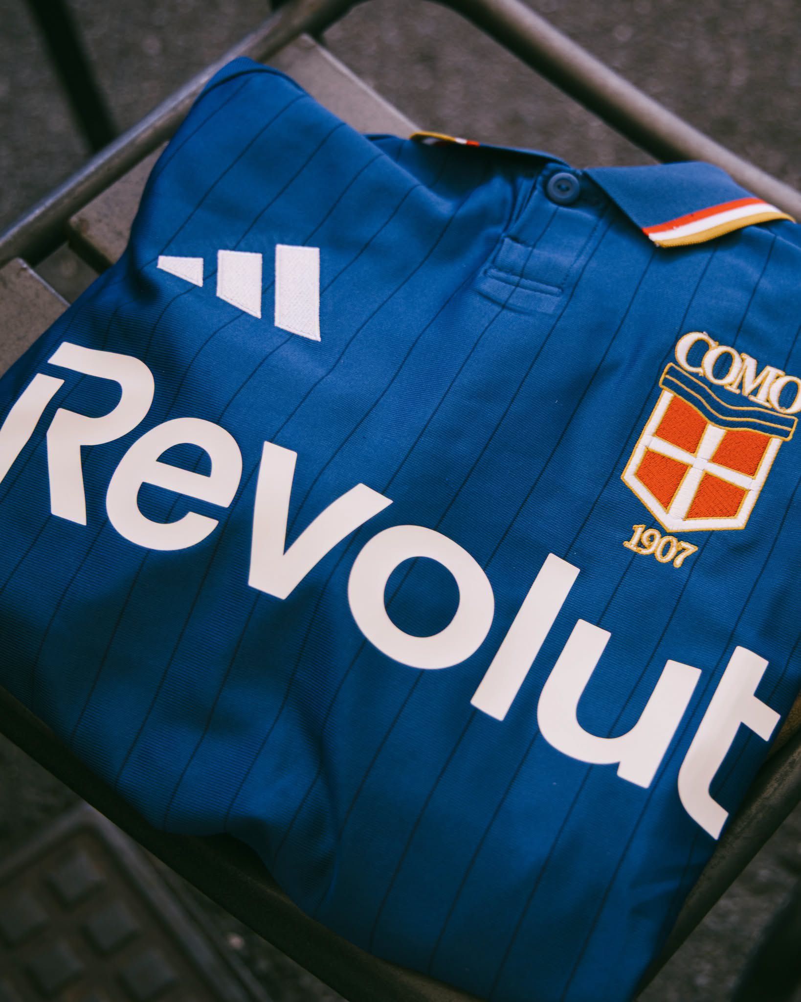 Rhuigi Villaseñor ha disegnato la nuova Home jersey del Como Quella che accompagnerà il club in Champions League