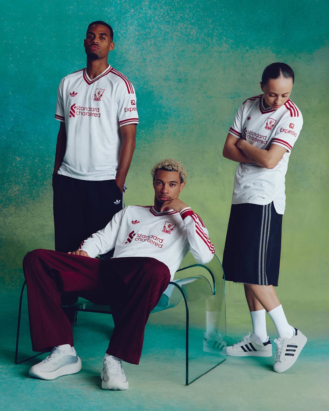 L'estetica anni '80 domina la nuova Away jersey del Liverpool Un omaggio di adidas alla storia del club