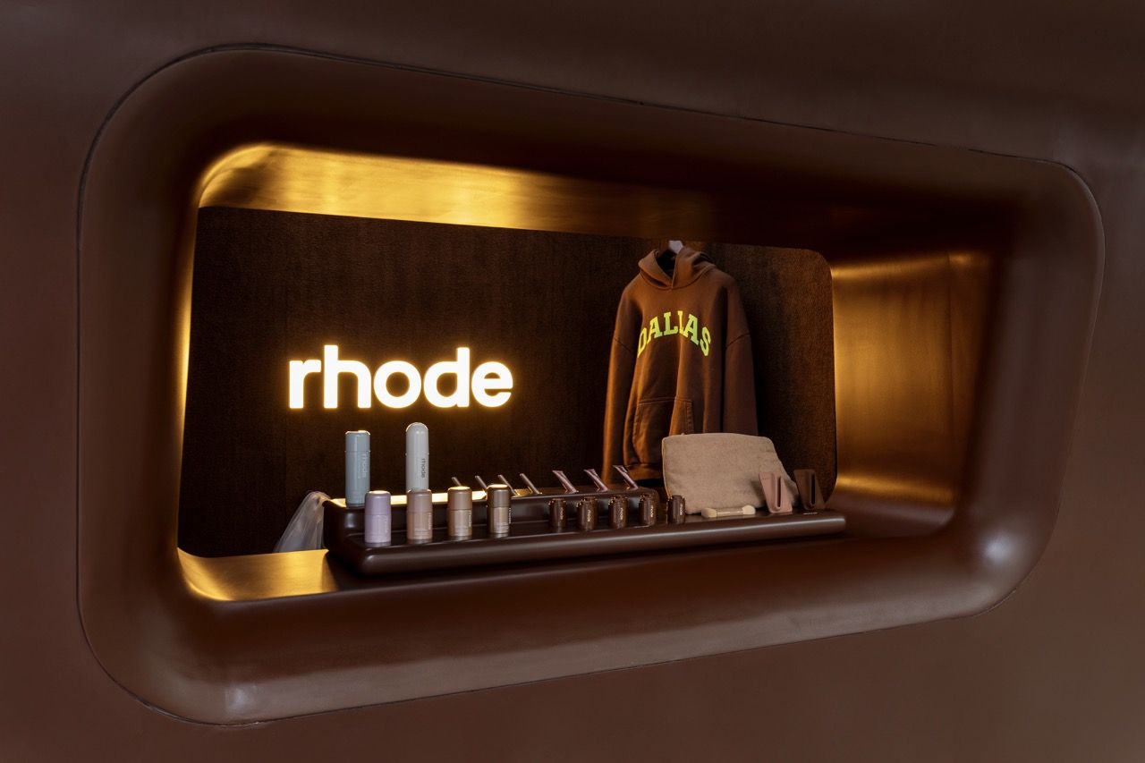 Rhode arrives on the Amalfi Coast Hailey Bieber's summer pop up stops in Minori | Image 628856