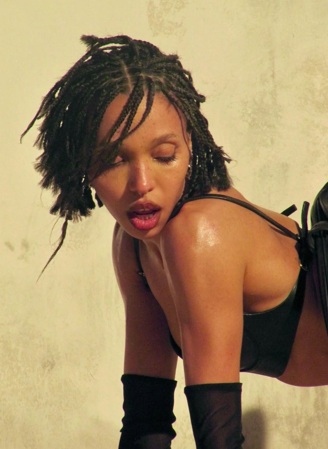 “I don't look at other hair styles, I like to combine different elements” Interview with Louis Souvestre, FKA twigs hair stylist | Image 629354