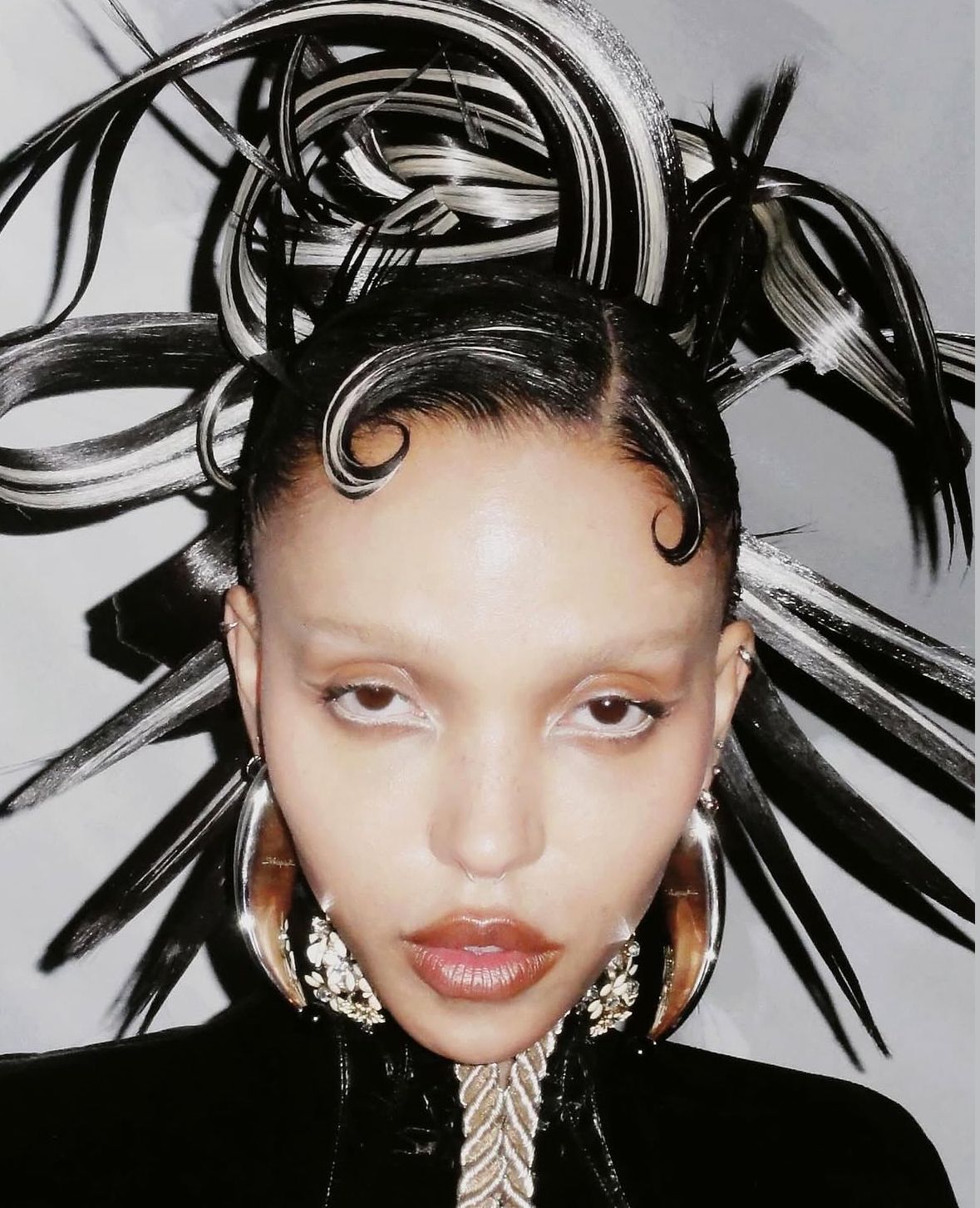 “I don't look at other hair styles, I like to combine different elements” Interview with Louis Souvestre, FKA twigs hair stylist | Image 629353