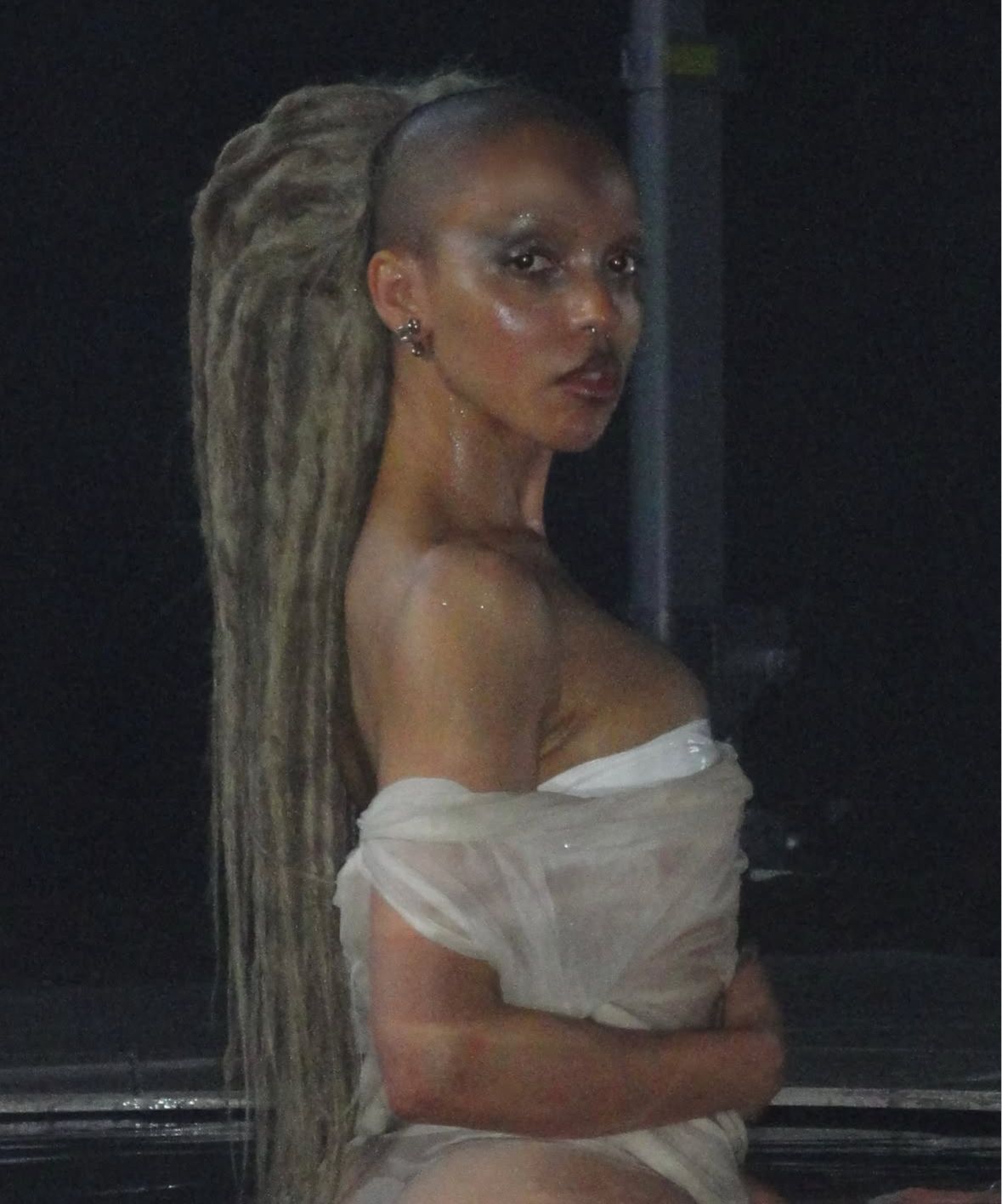 “I don't look at other hair styles, I like to combine different elements” Interview with Louis Souvestre, FKA twigs hair stylist | Image 629346