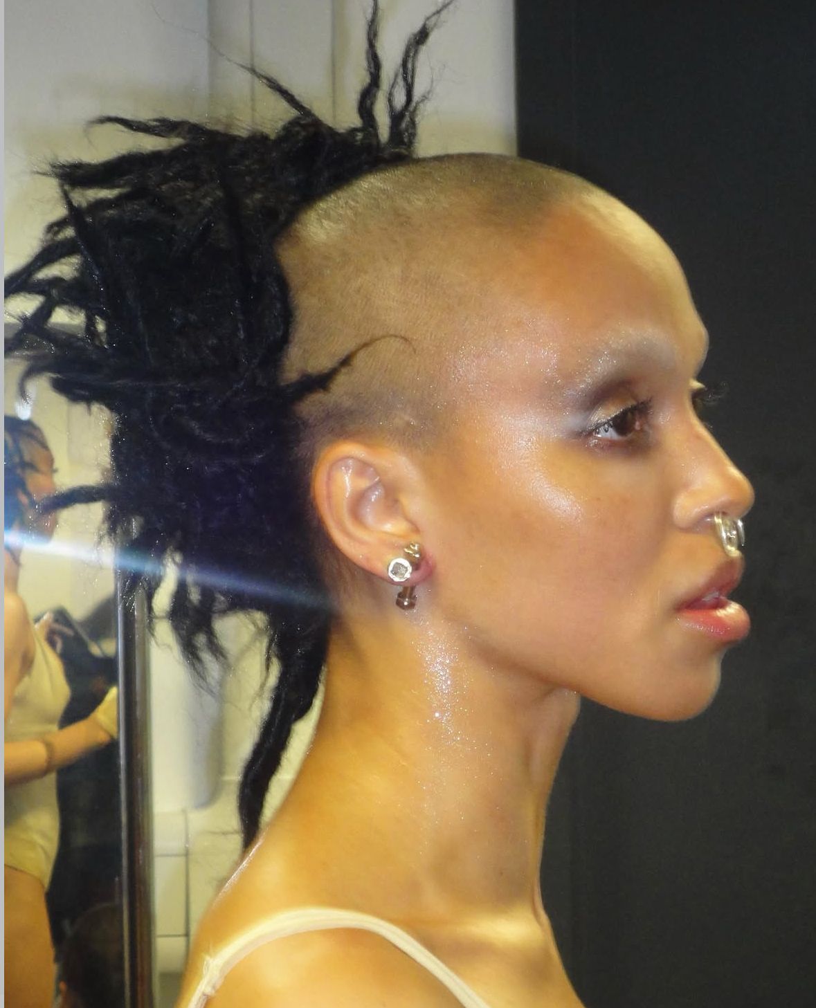 “I don't look at other hair styles, I like to combine different elements” Interview with Louis Souvestre, FKA twigs hair stylist | Image 629345
