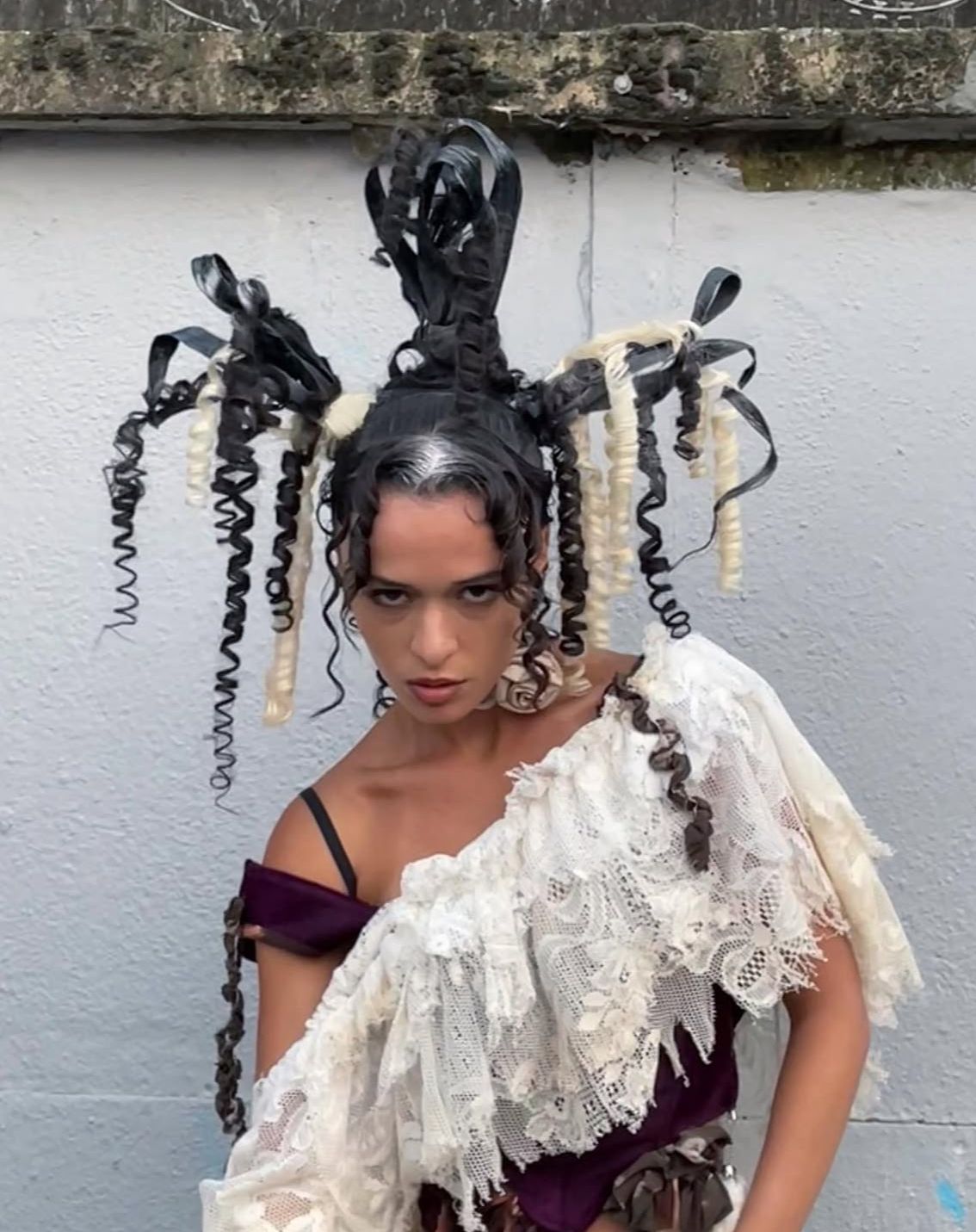 “I don't look at other hair styles, I like to combine different elements” Interview with Louis Souvestre, FKA twigs hair stylist | Image 629340