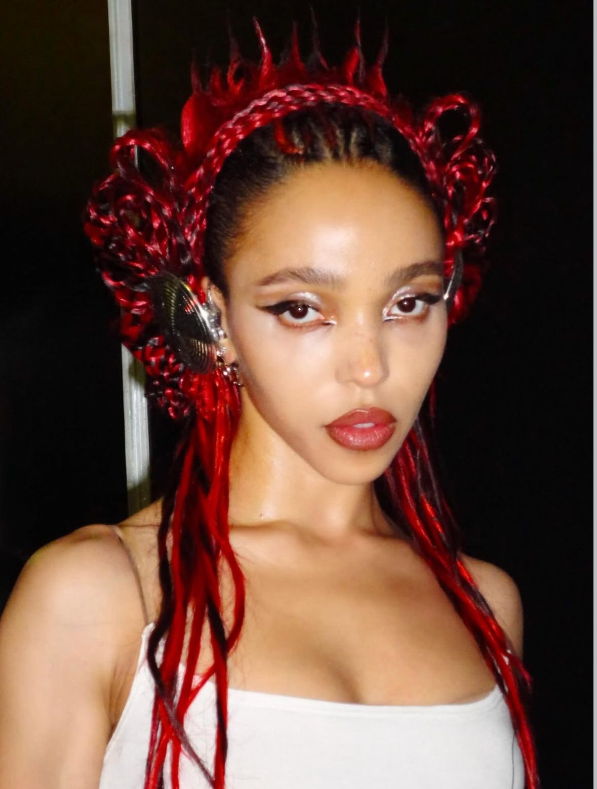 “I don't look at other hair styles, I like to combine different elements” Interview with Louis Souvestre, FKA twigs hair stylist | Image 629338