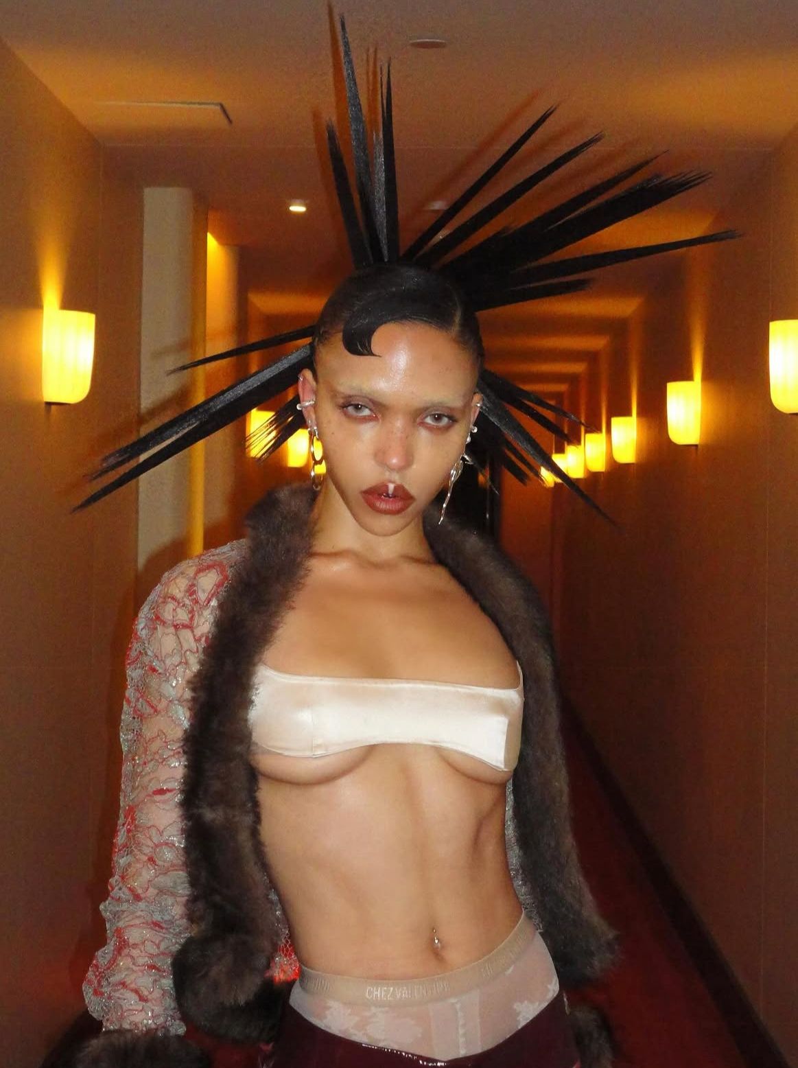 “I don't look at other hair styles, I like to combine different elements” Interview with Louis Souvestre, FKA twigs hair stylist | Image 629336