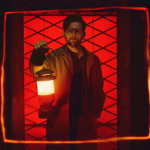 «There was dust everywhere and it was dark the whole time», Adam Scott and Damian McCarthy take us inside the hotel from Hokum Interview with the lead actor and the director of the horror film in cinemas from August 5