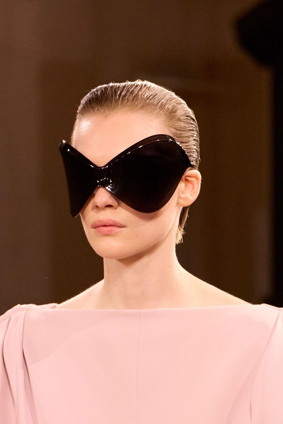 Gli occhiali oversize sono i protagonisti dell'estate 2026 Il ritorno delle maxi montature in passerella e oltre | Image 629578
