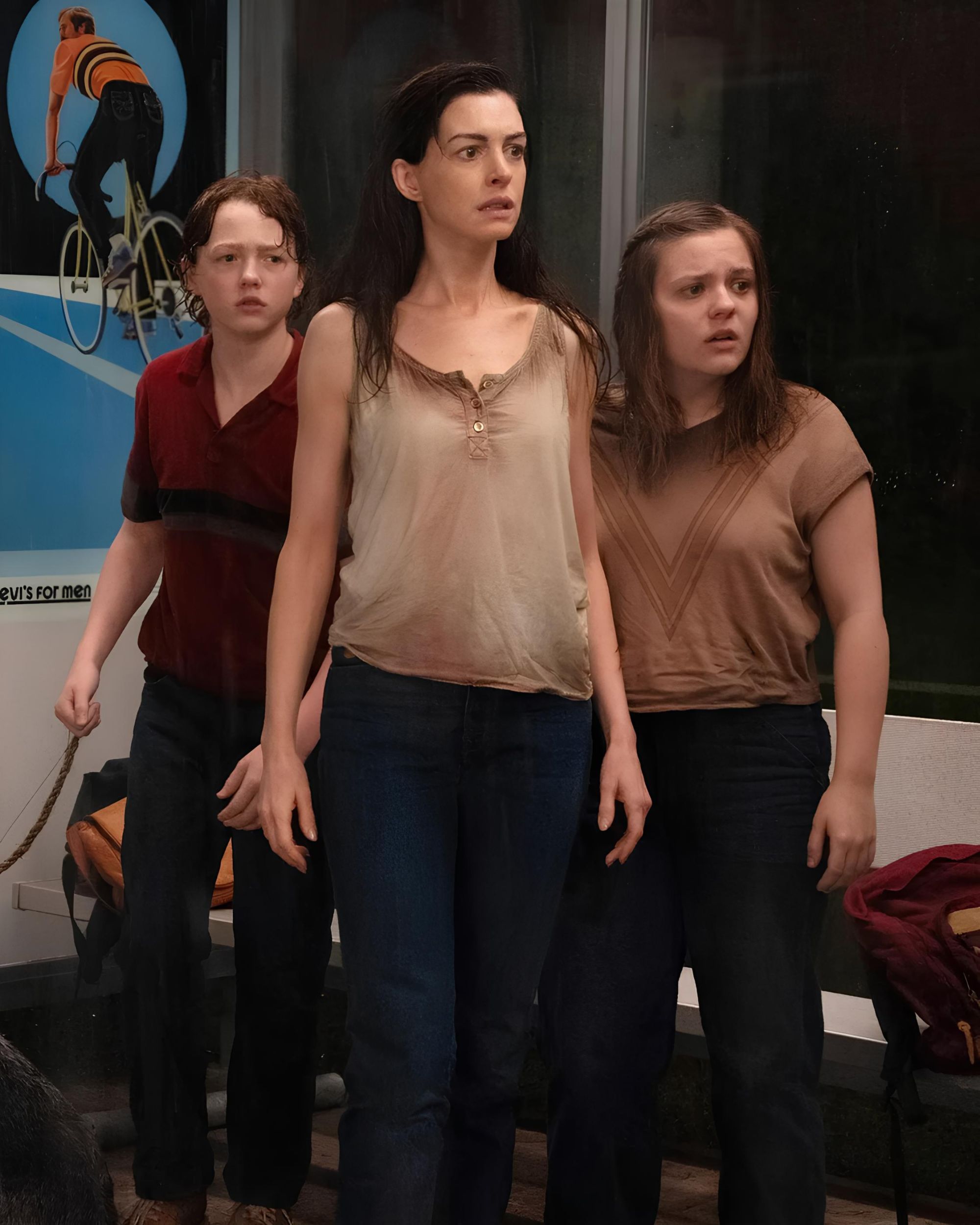 Der Familienfilm des Sommers ist „Das Ende der Oak Street Bereit, von ein paar Dinosauriern gejagt zu werden?