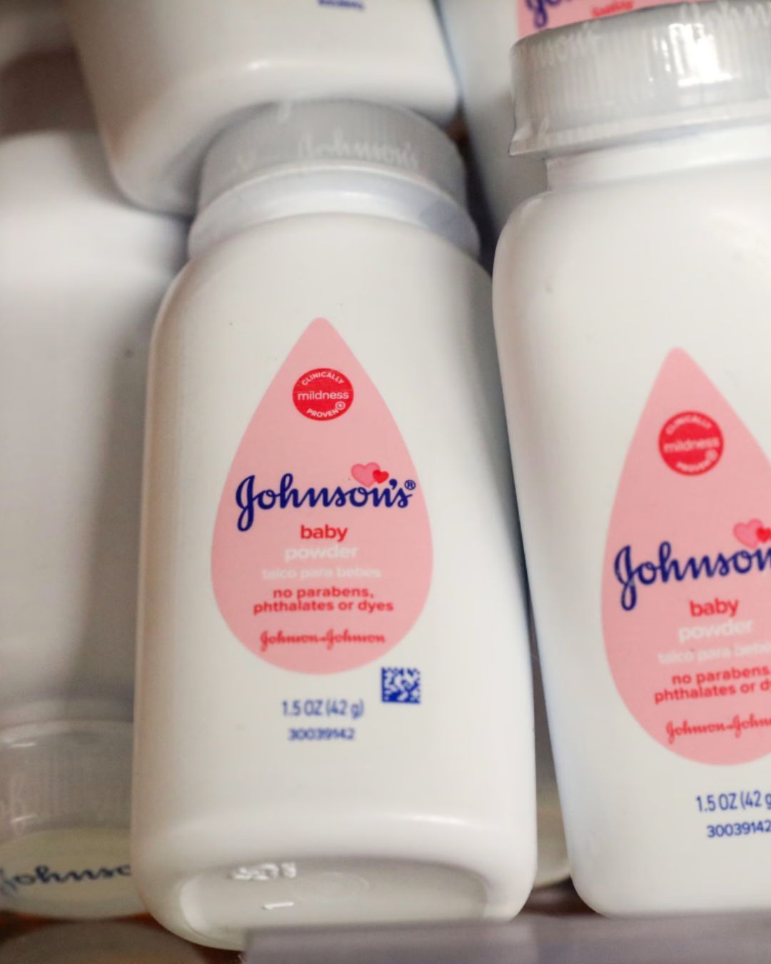 Johnson & Johnson: Die milliardenschwere Klage, die das Talkunternehmen erschüttert Das Unternehmen schlägt eine umfassende Vereinbarung vor, um mehr als 76.000 Schadensersatzansprüche im Zusammenhang mit dem Risiko von Eierstockkrebs abzuschließen