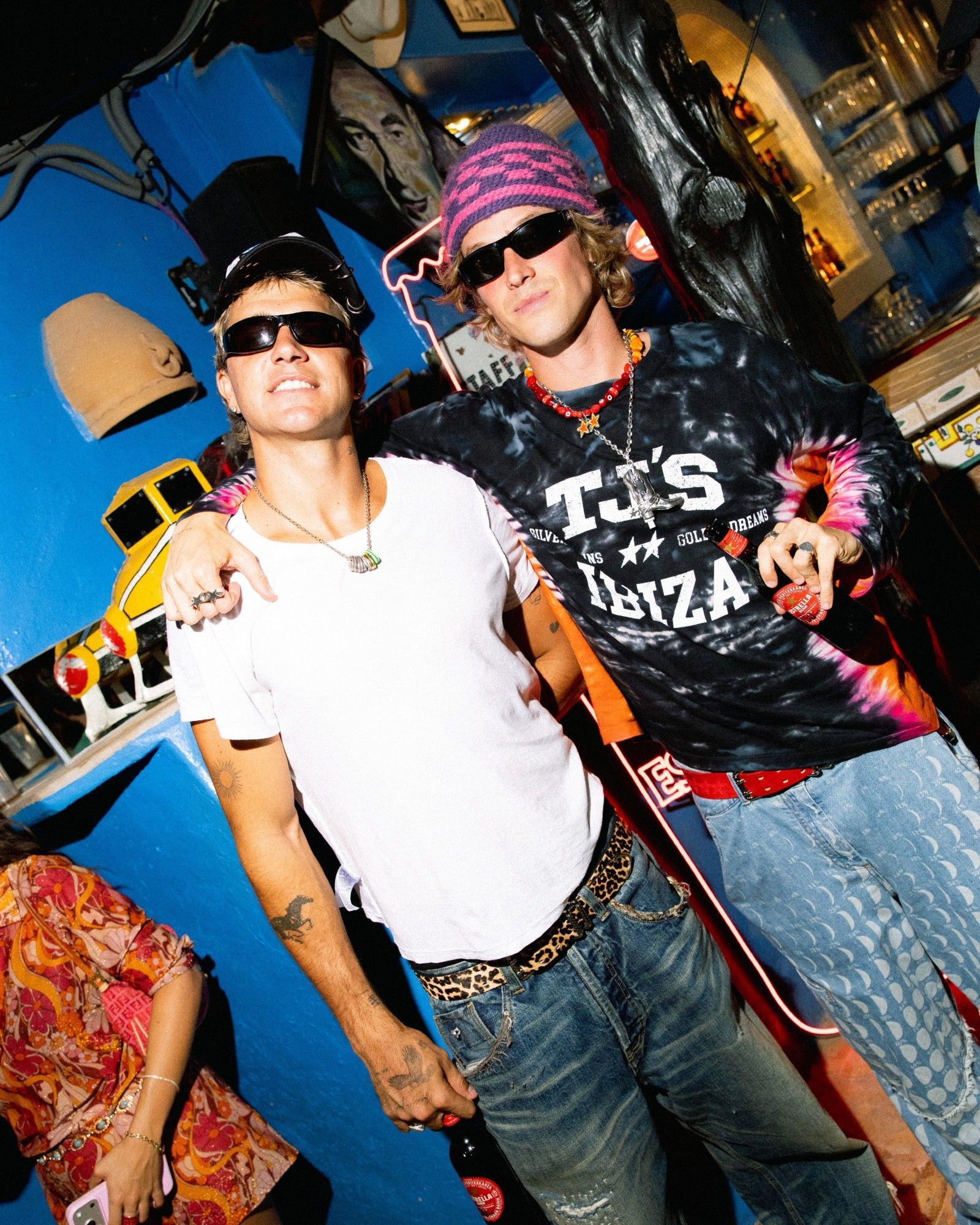 Cosa è successo al party per il settimo anniversario di TwoJeys a Ibiza Il cult brand della Gen Z spagnola ha portato al Pikes una squadra di celebrità